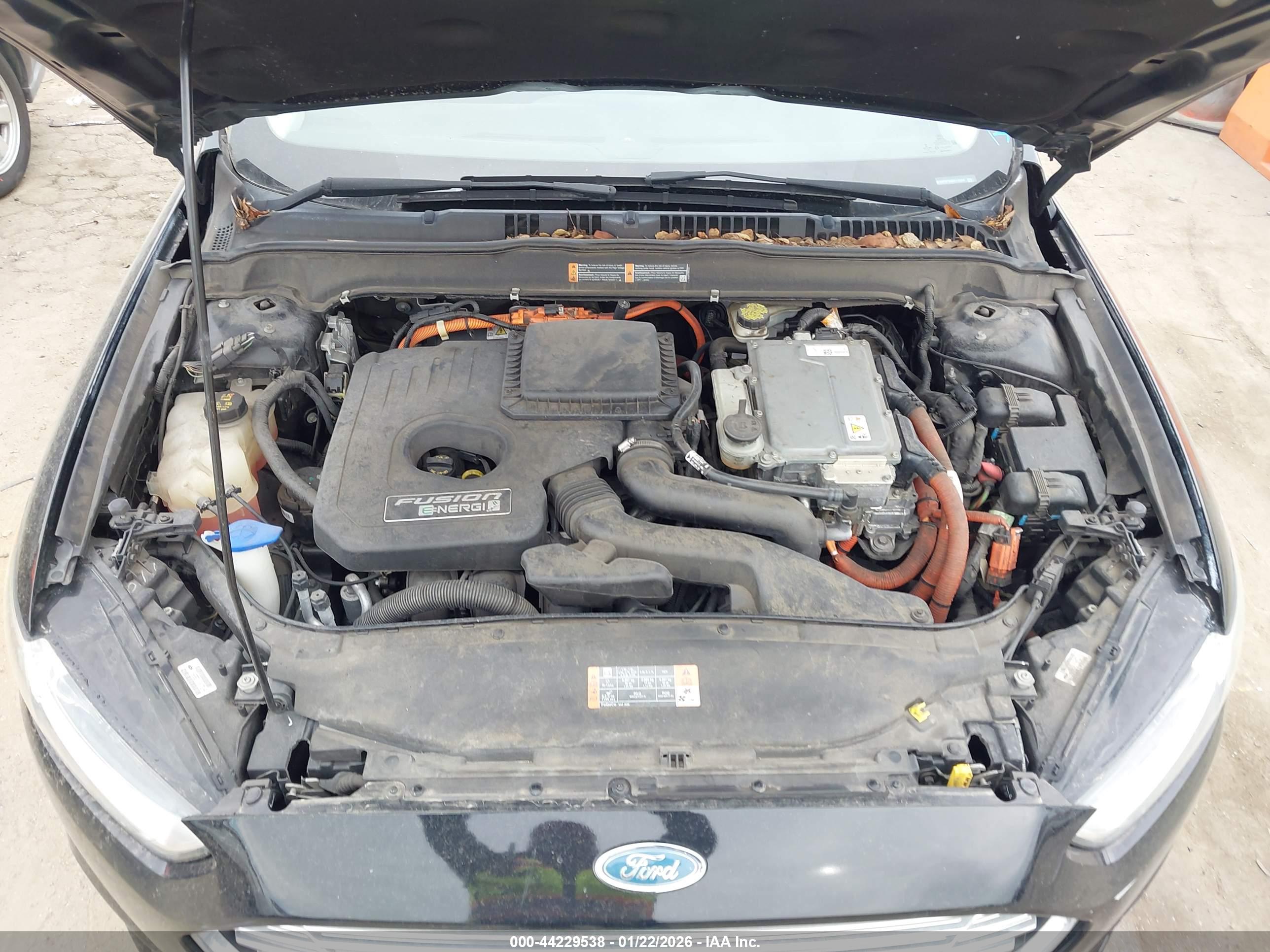 FORD FUSION image 10