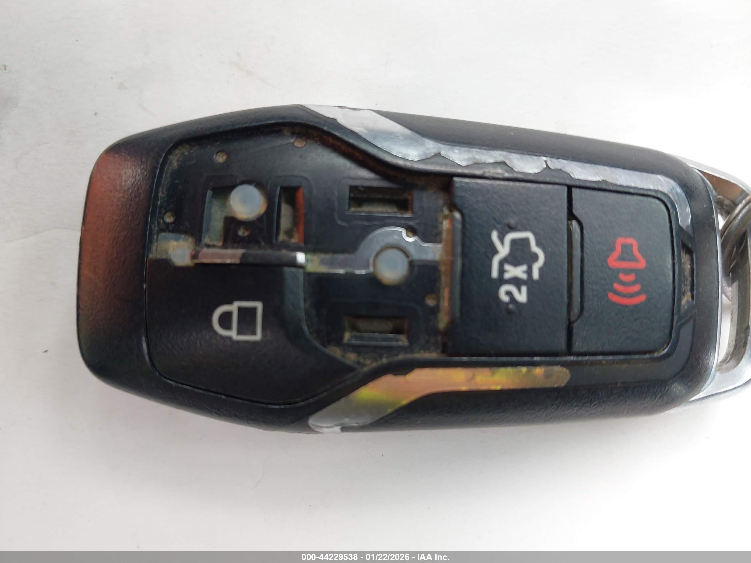 FORD FUSION image 11