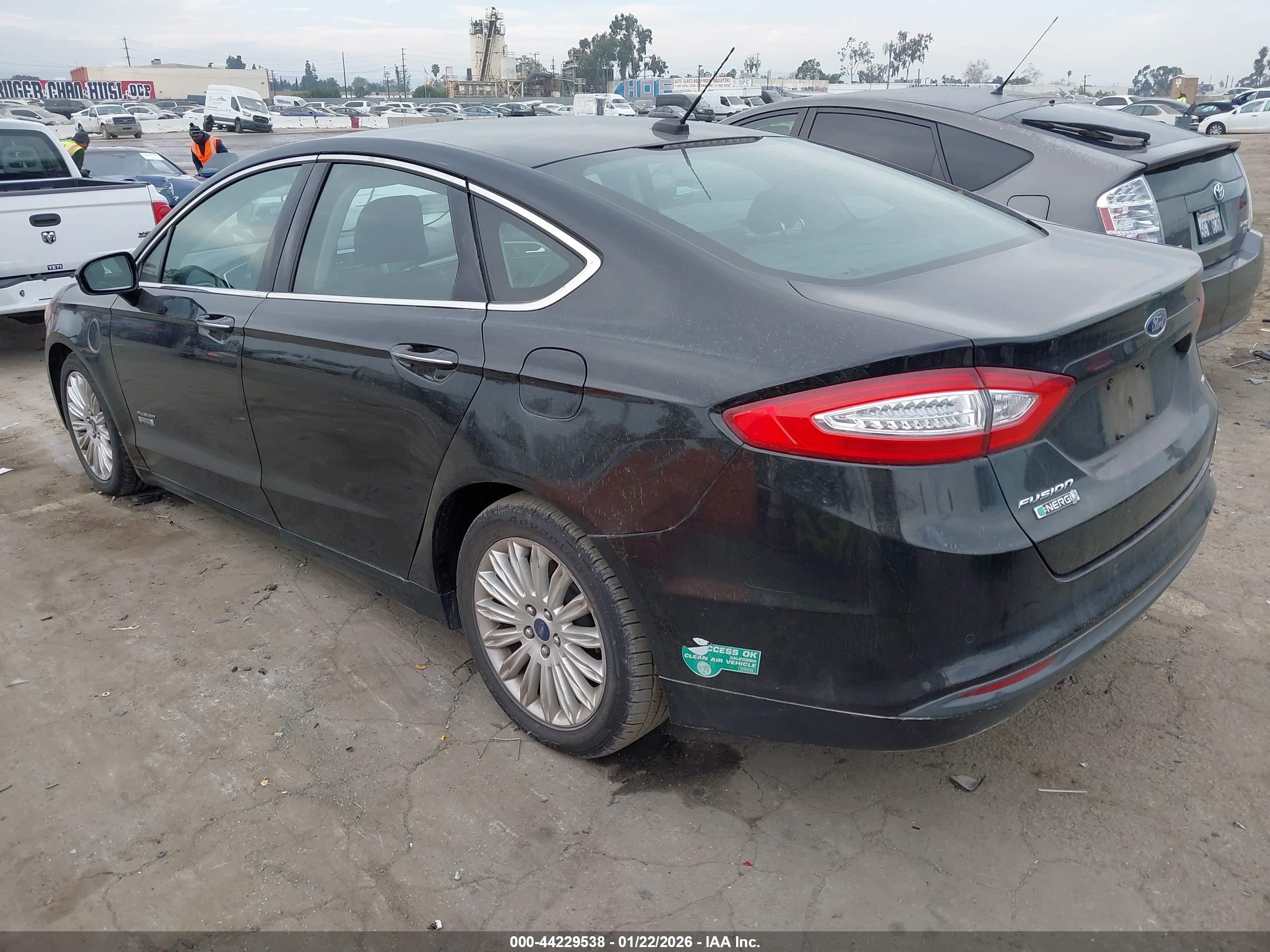 FORD FUSION image 3