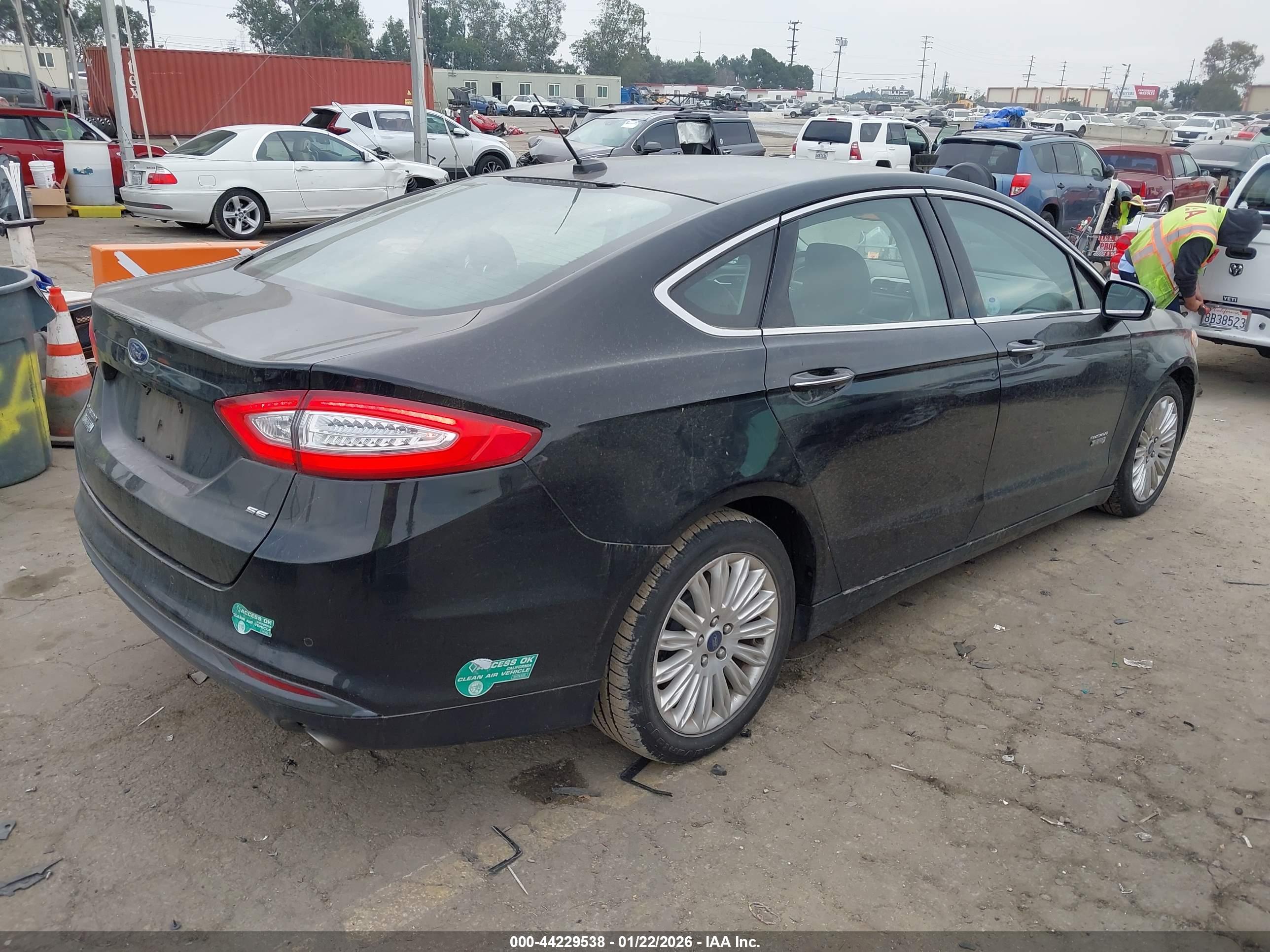 FORD FUSION image 4