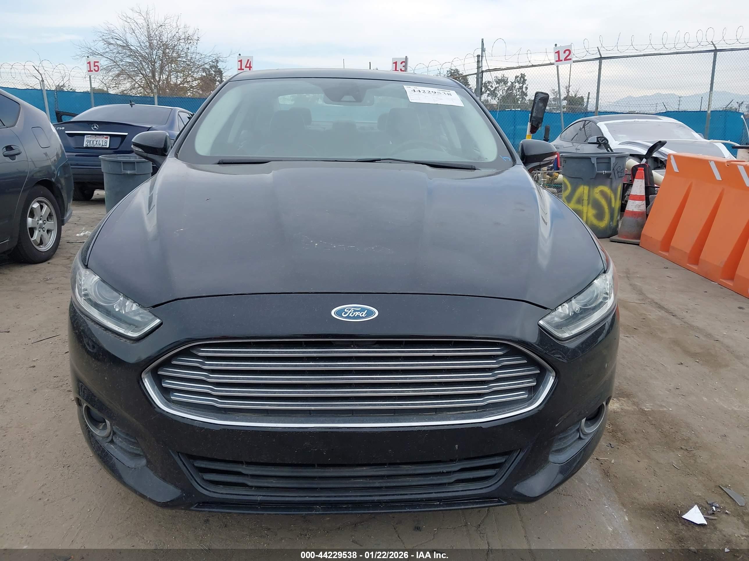 FORD FUSION image 6