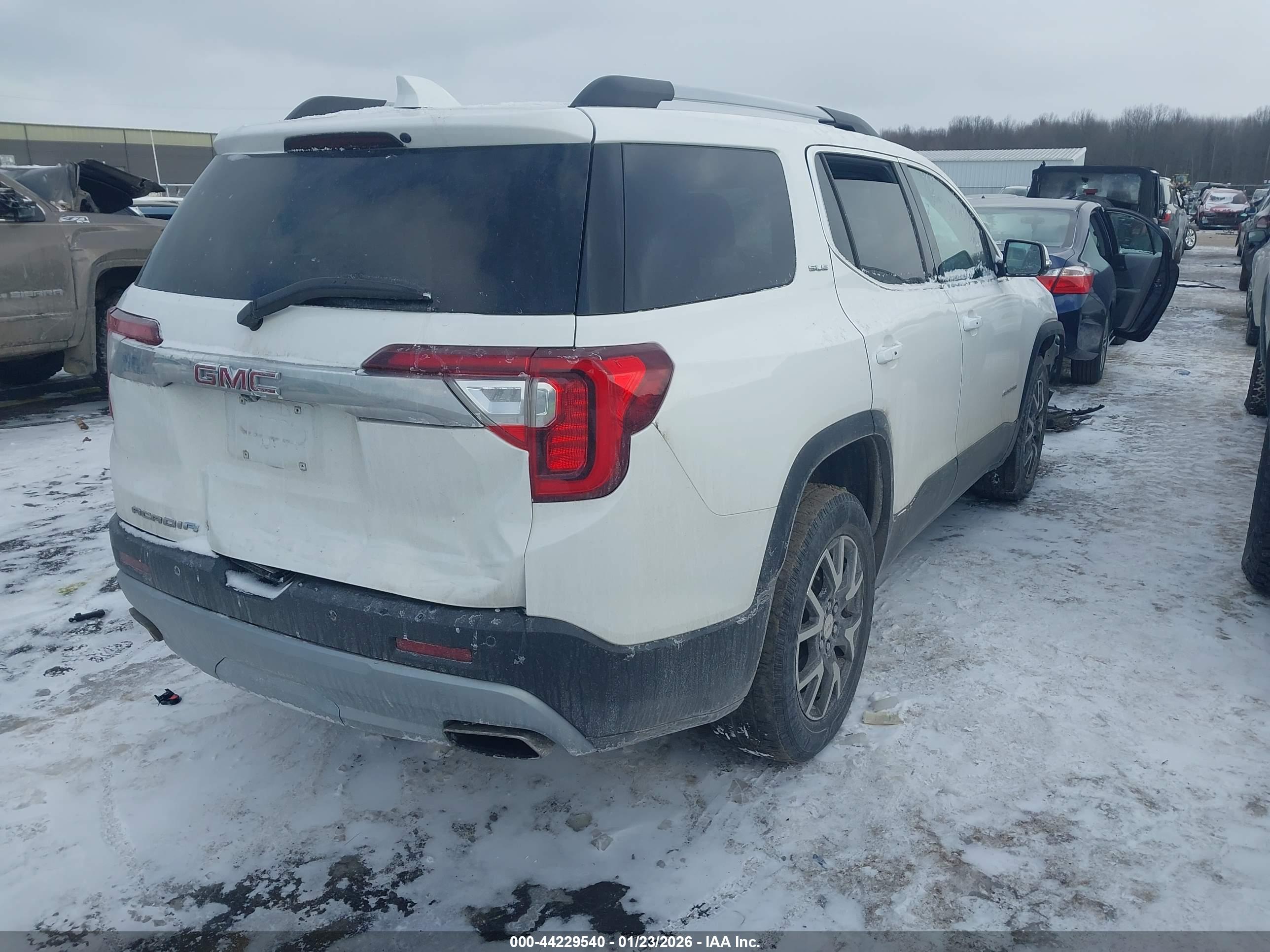 GMC ACADIA image 4