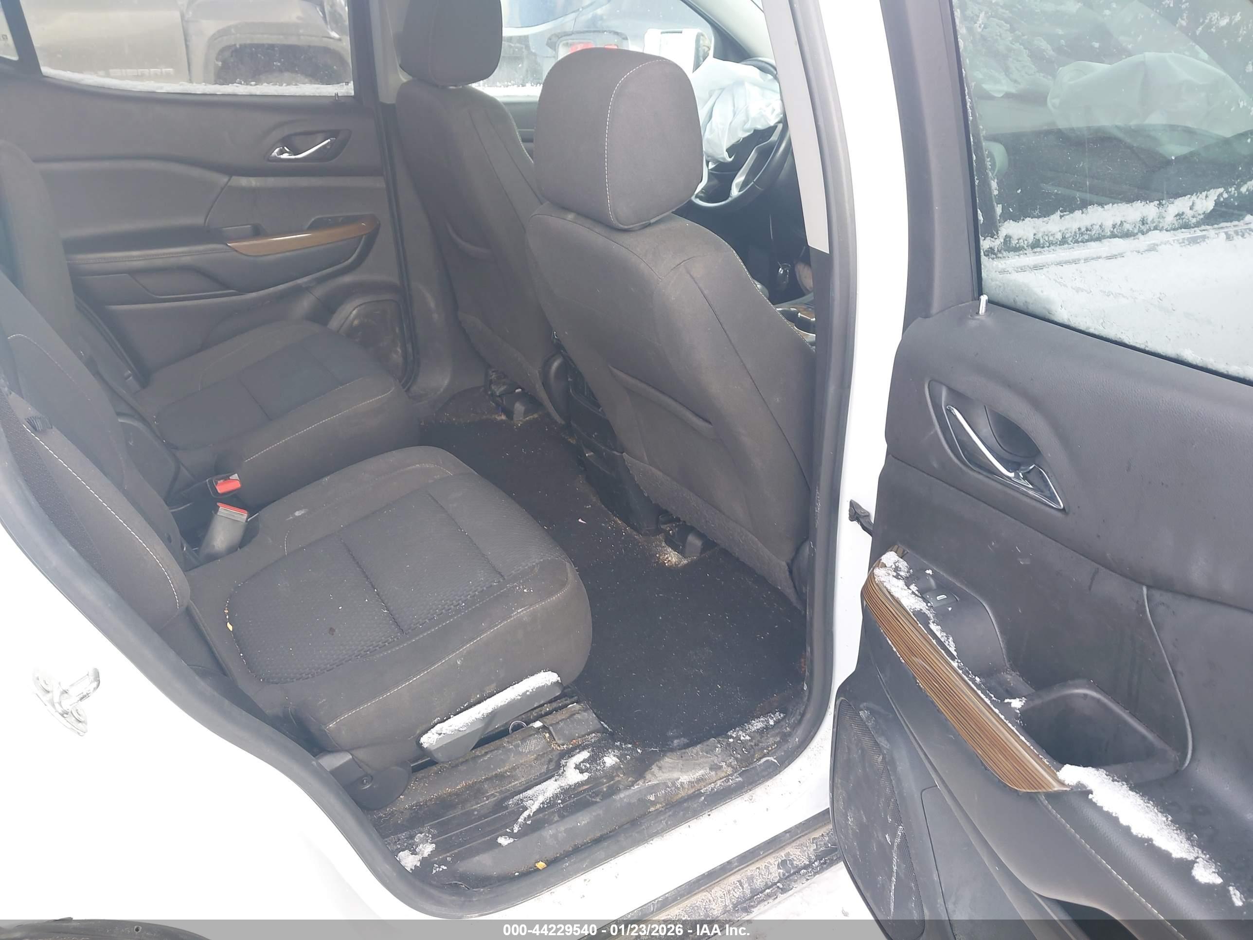 GMC ACADIA image 8