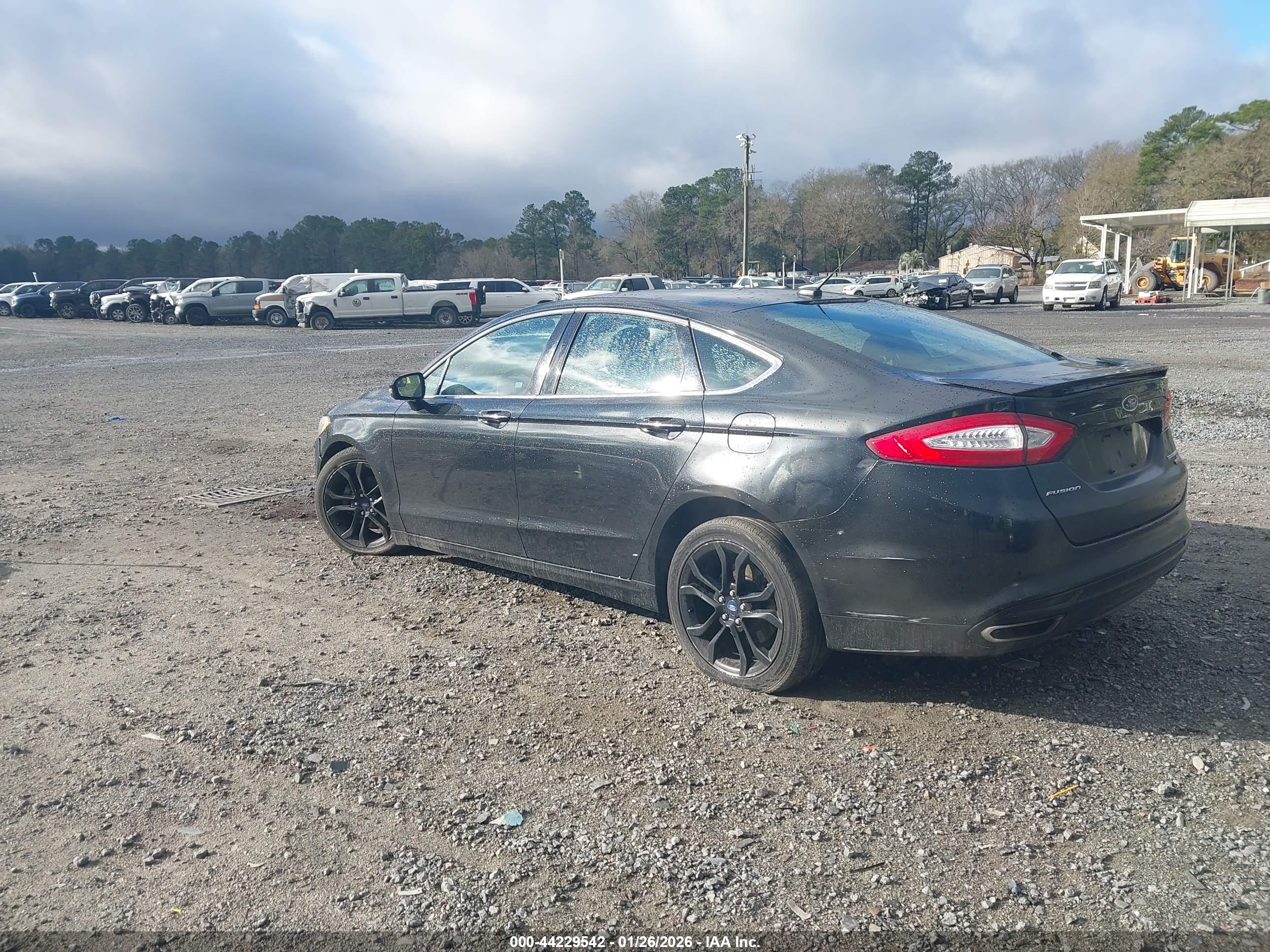FORD FUSION image 3