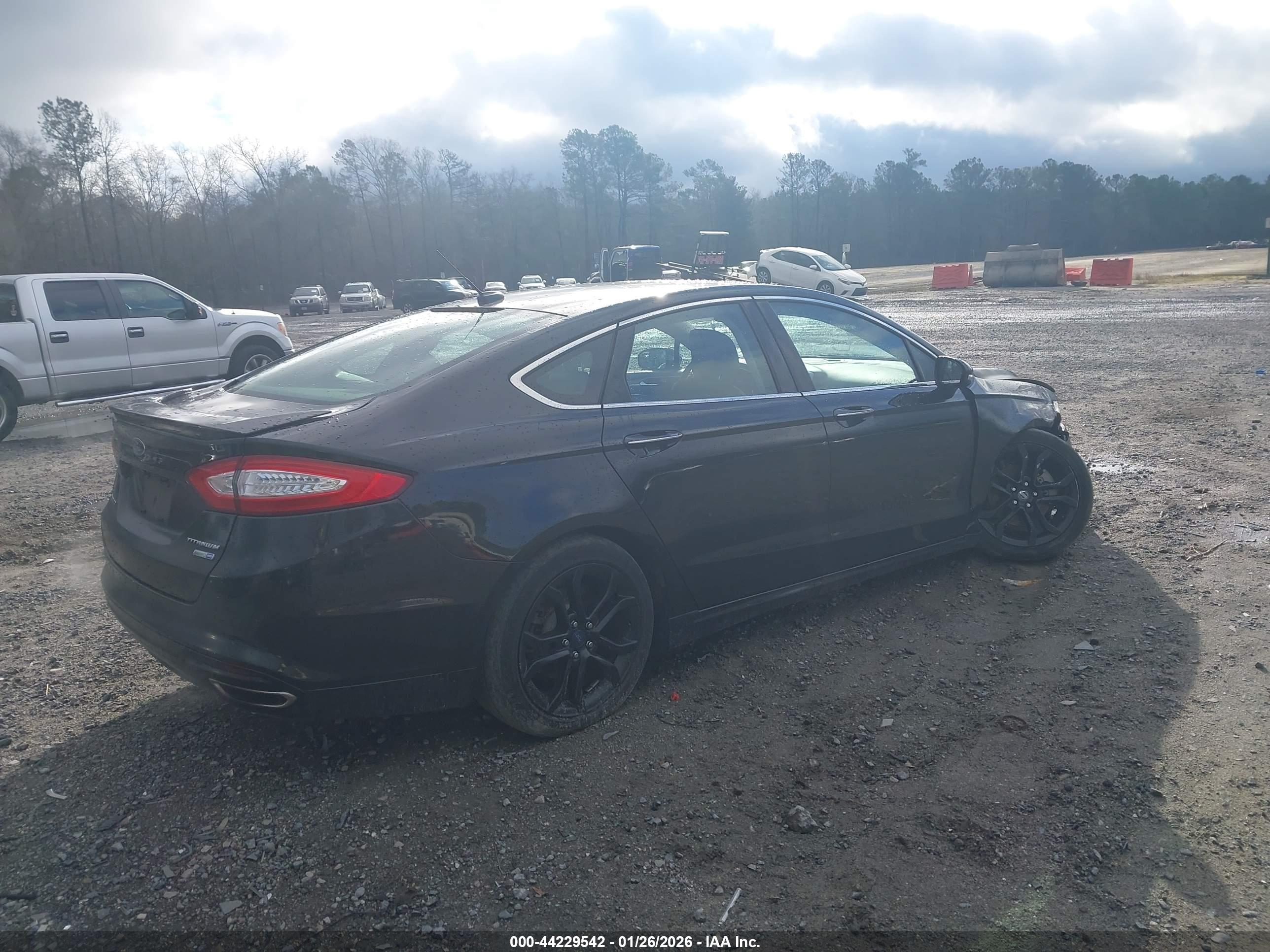 FORD FUSION image 4