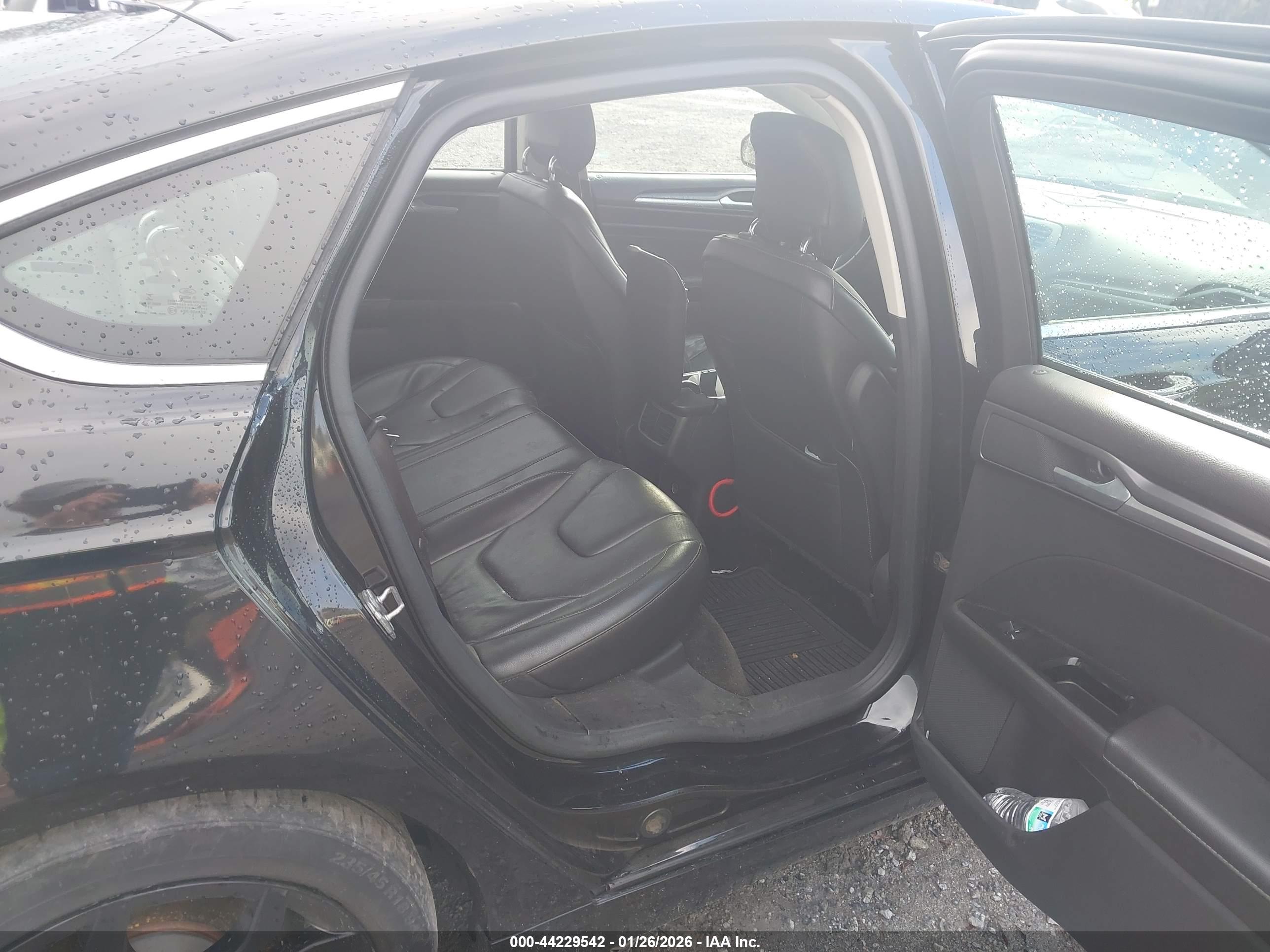 FORD FUSION image 8