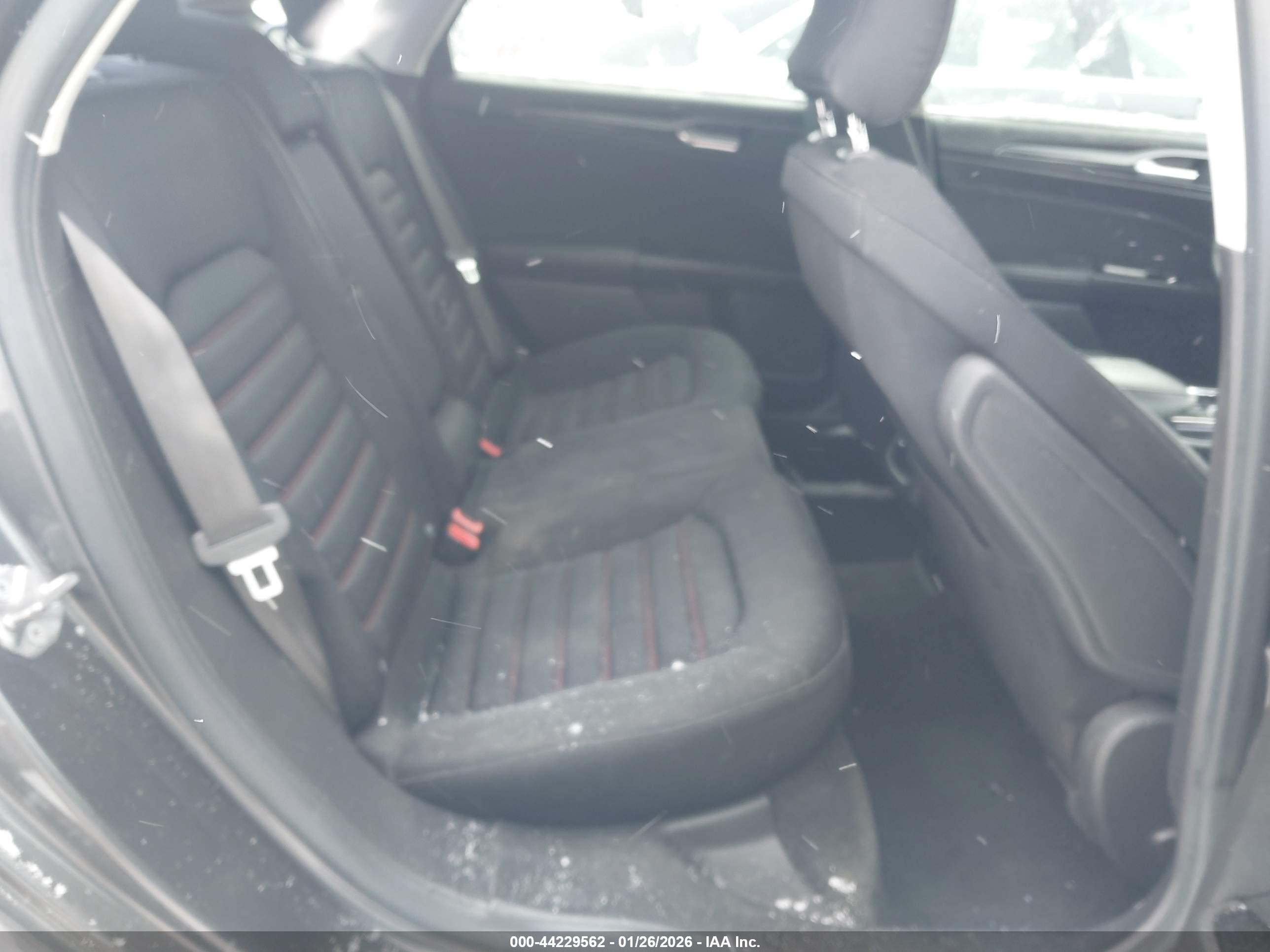 FORD FUSION image 8