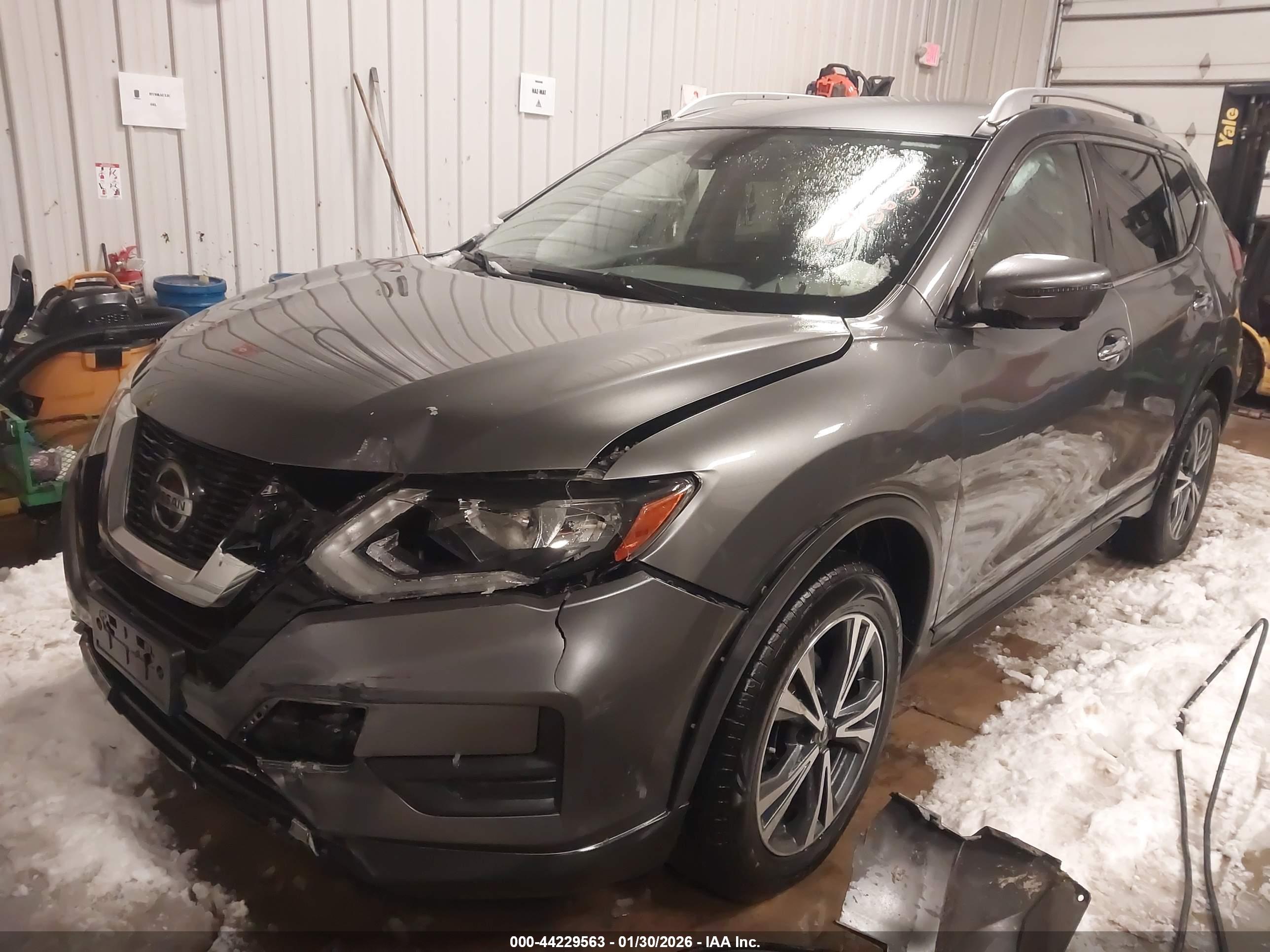 NISSAN ROGUE image 2