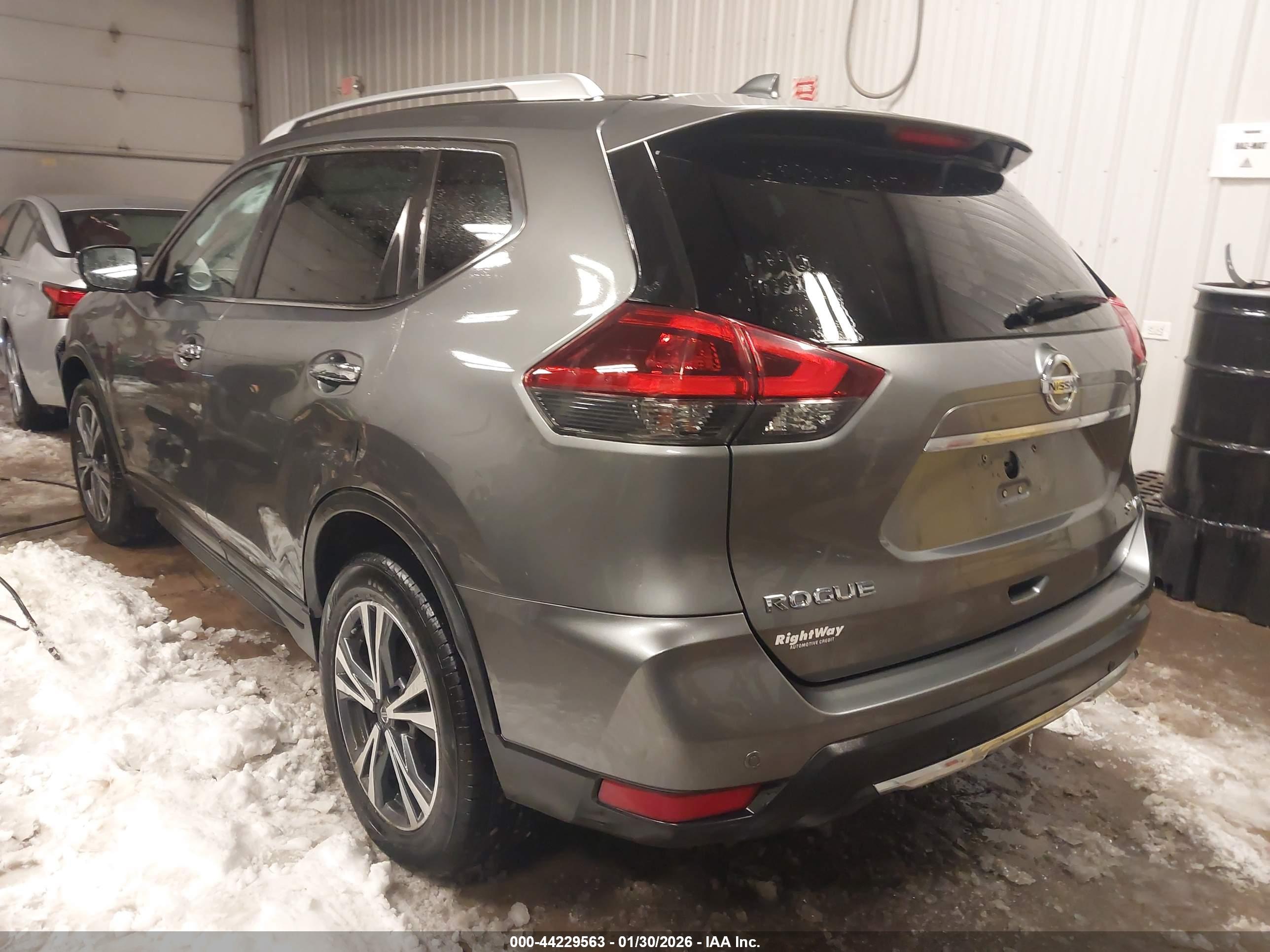 NISSAN ROGUE image 3