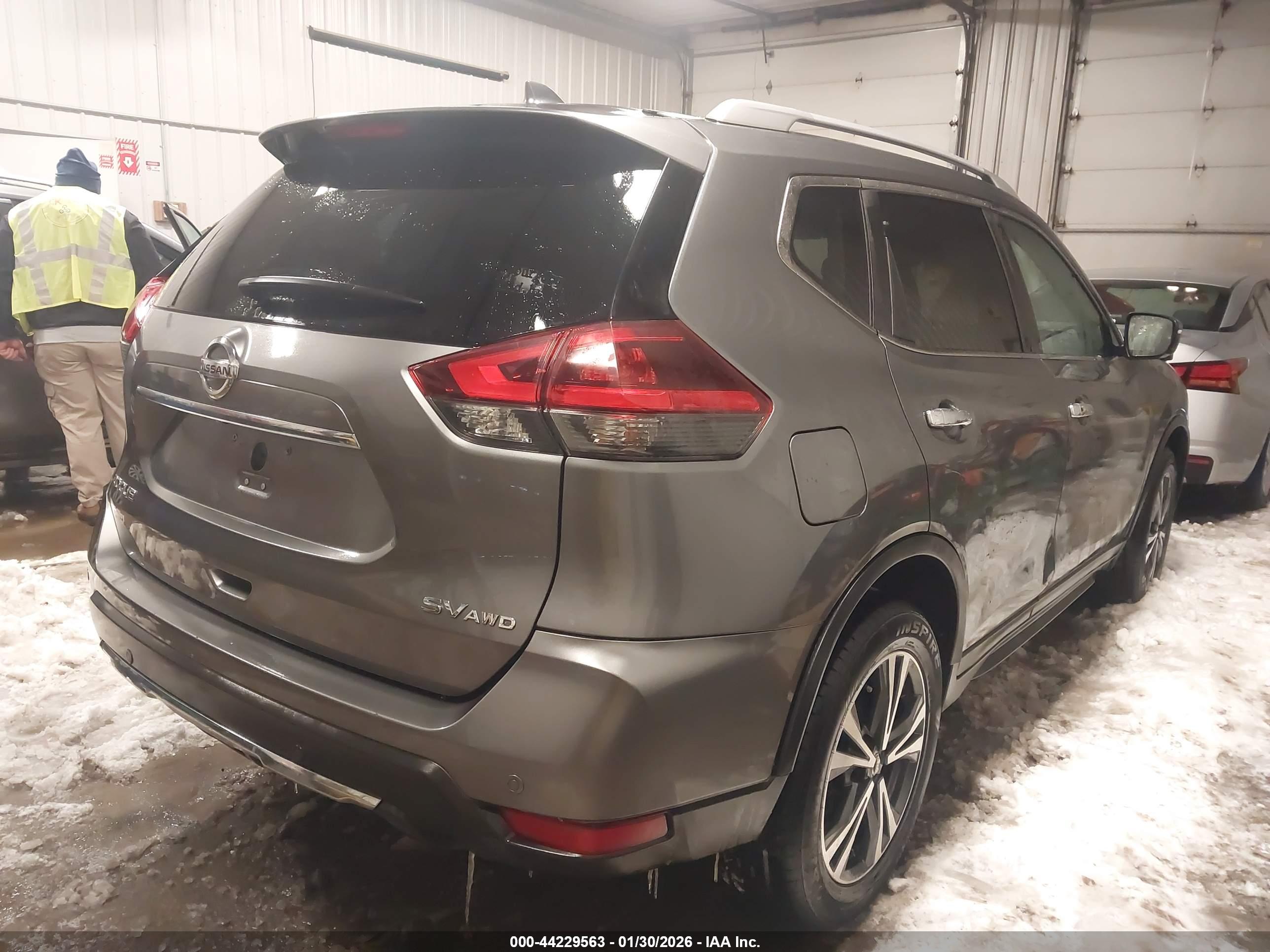 NISSAN ROGUE image 4