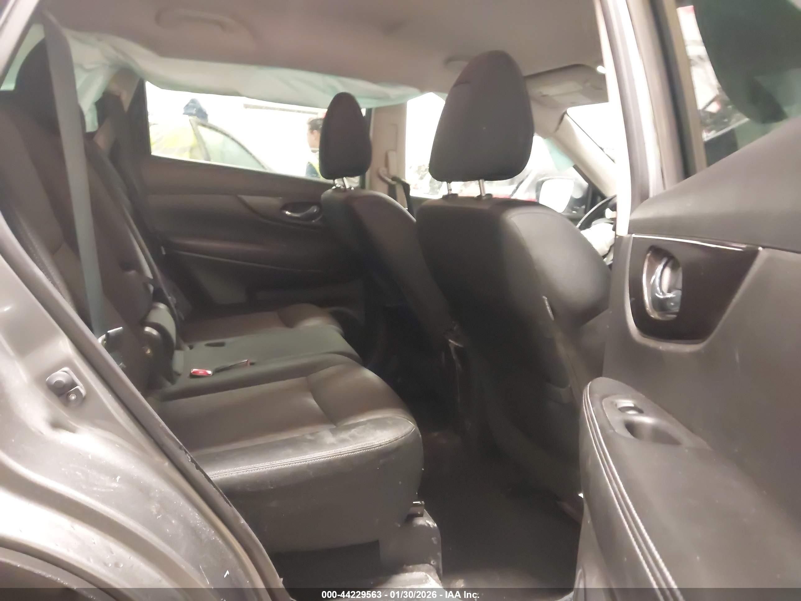 NISSAN ROGUE image 8