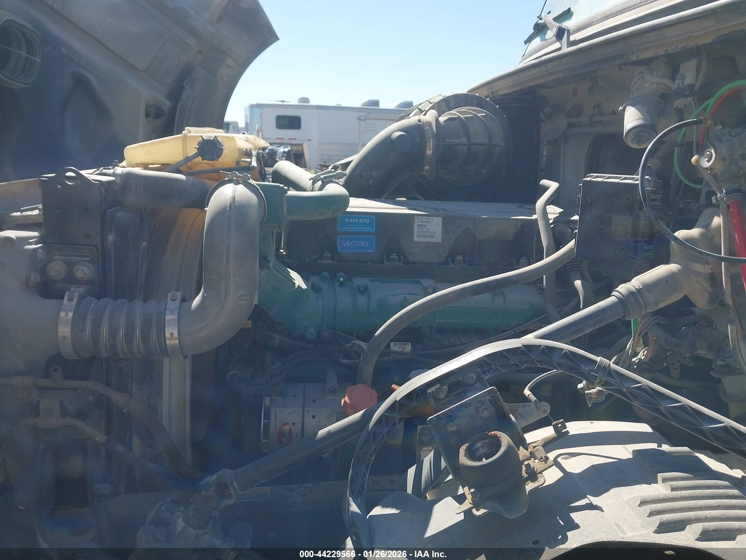 VOLVO VN image 10