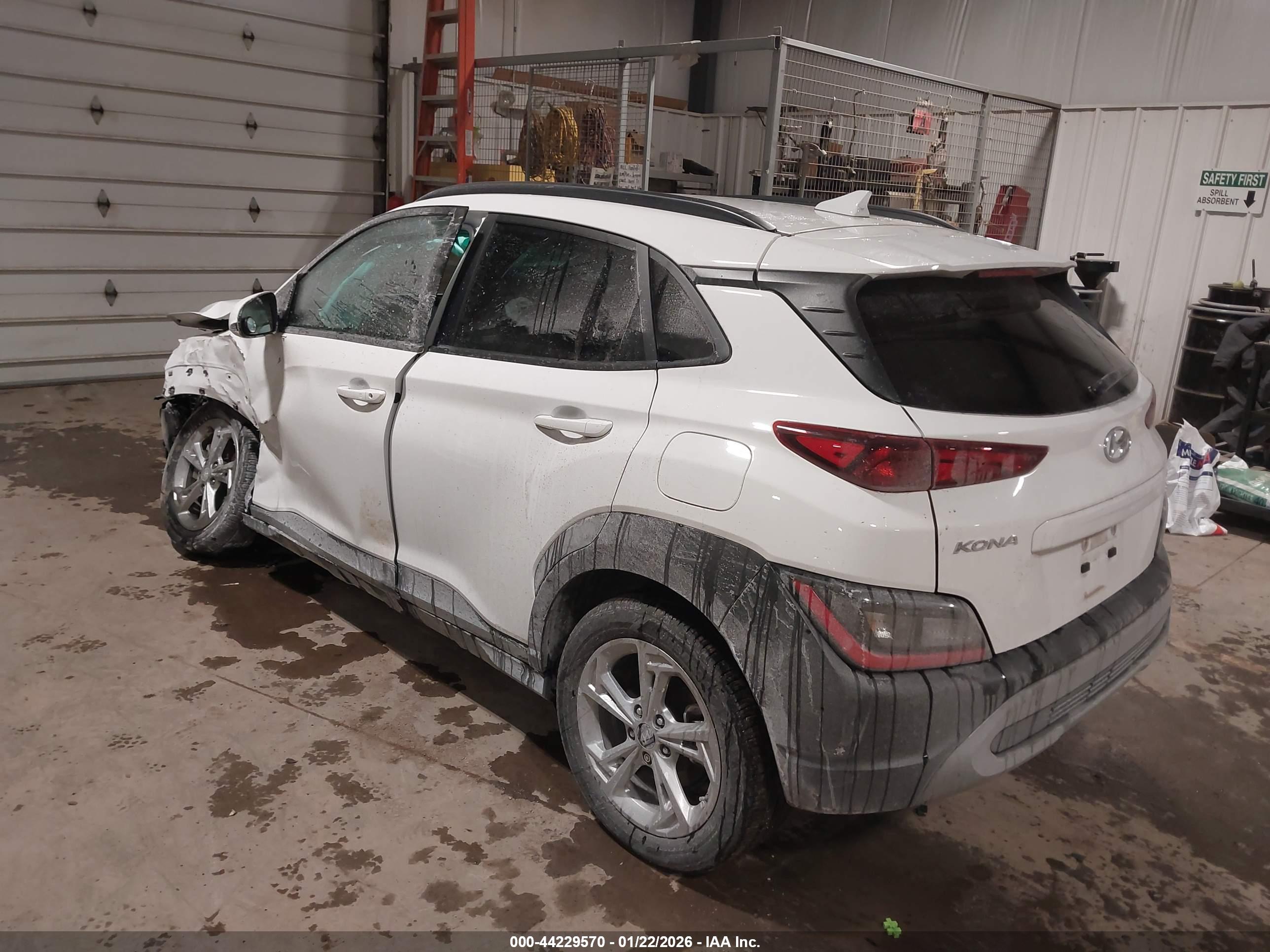 HYUNDAI KONA image 3