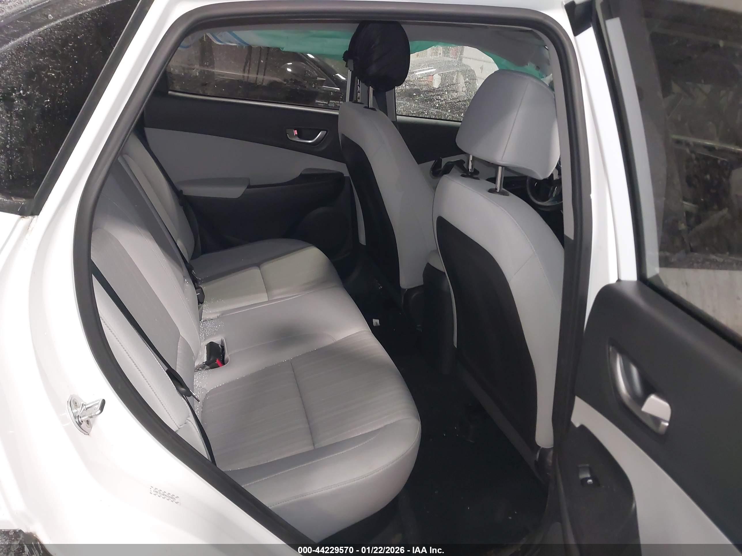 HYUNDAI KONA image 8