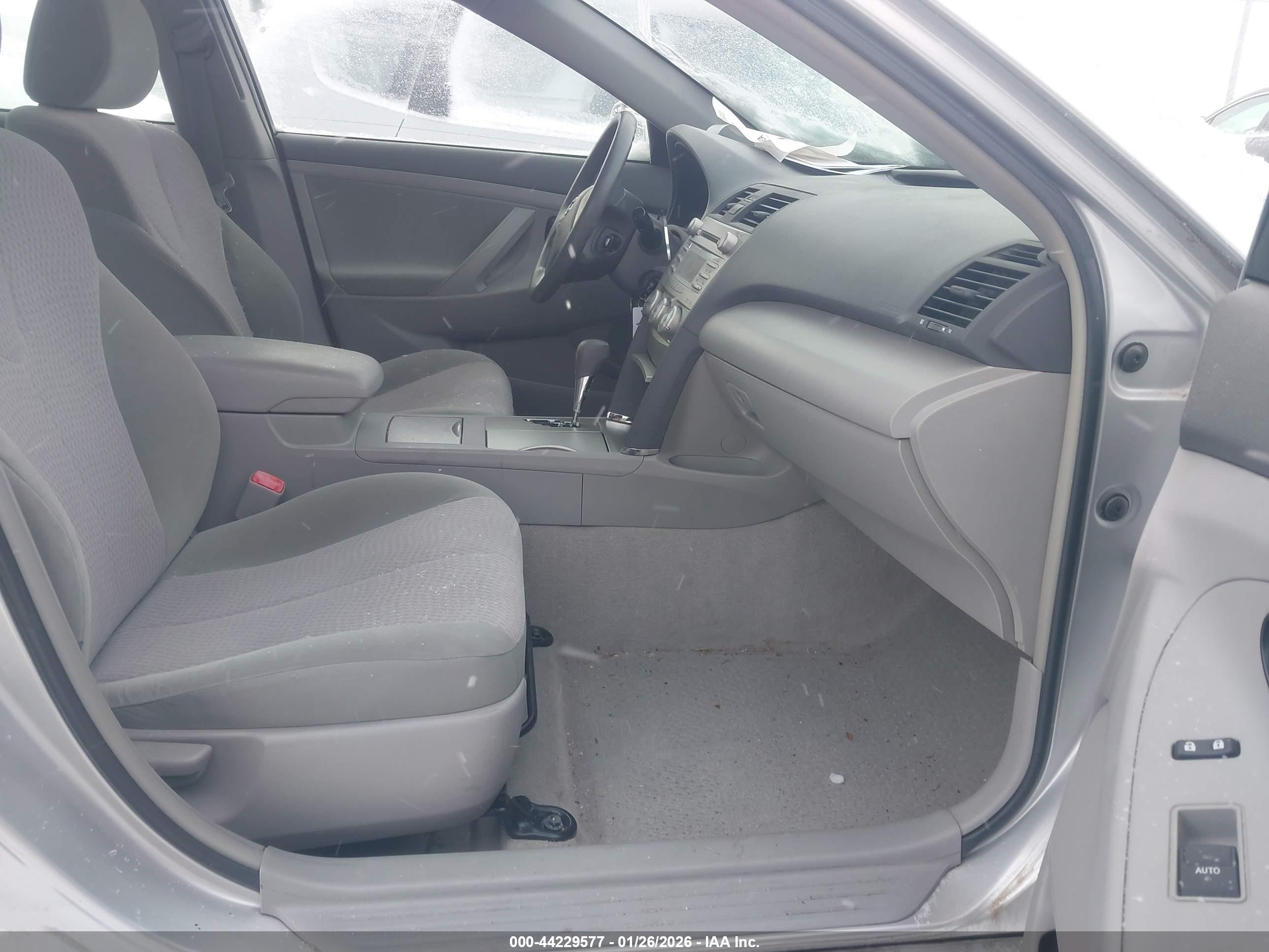 TOYOTA CAMRY image 5