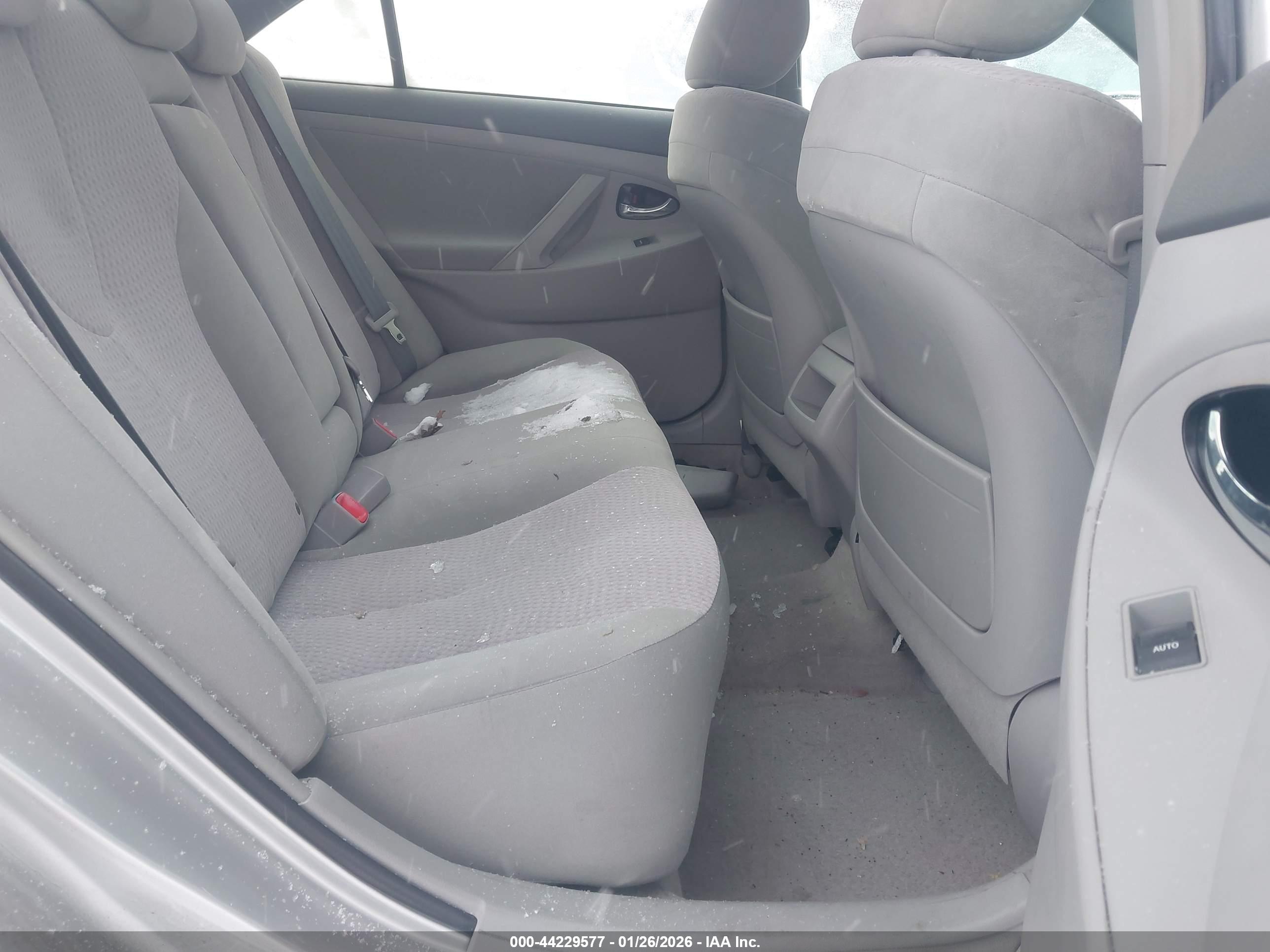 TOYOTA CAMRY image 8