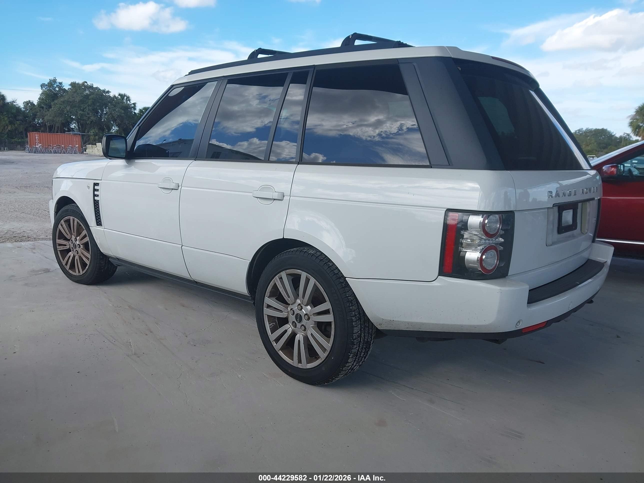 LAND ROVER image 3