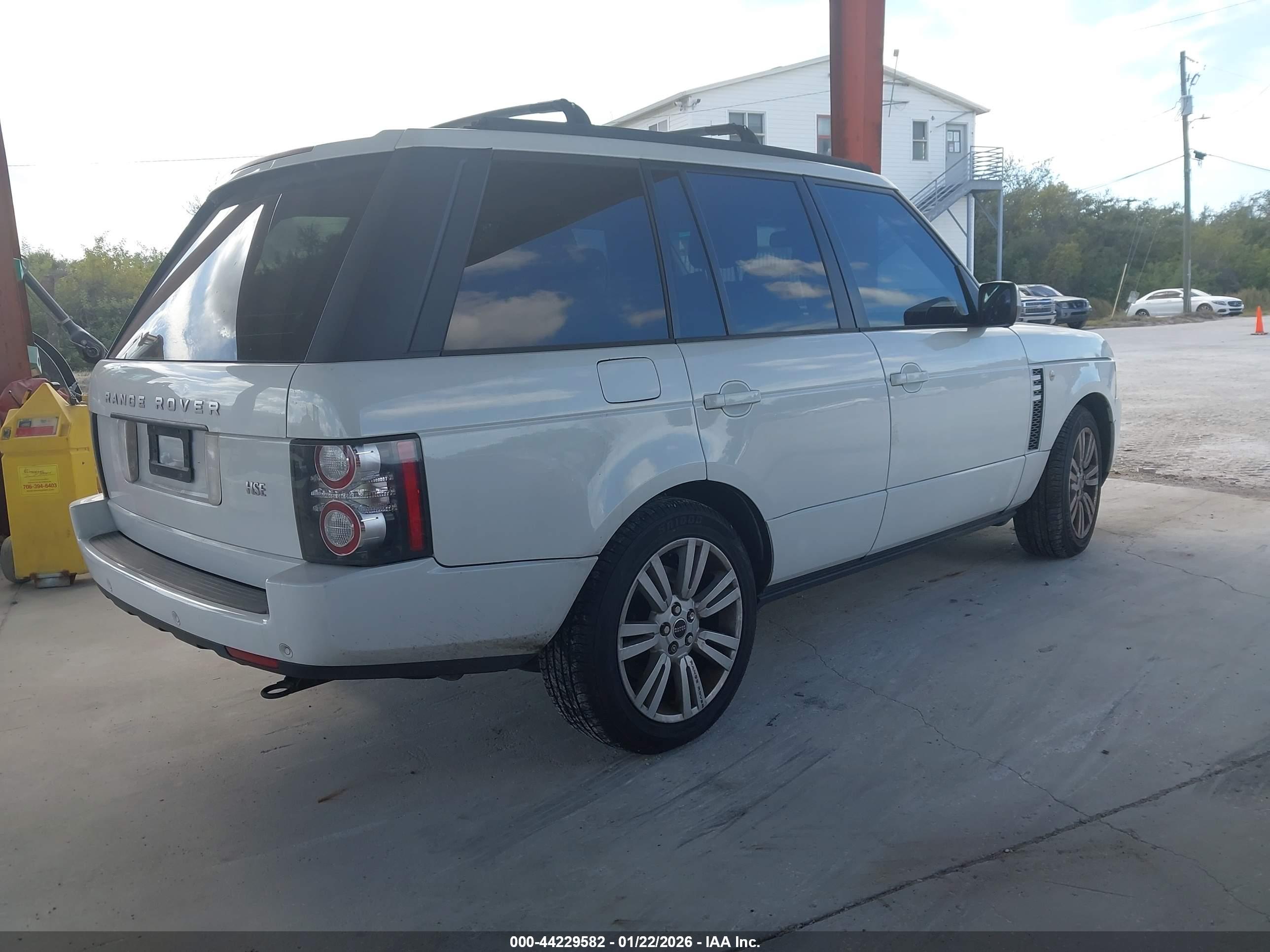 LAND ROVER image 4