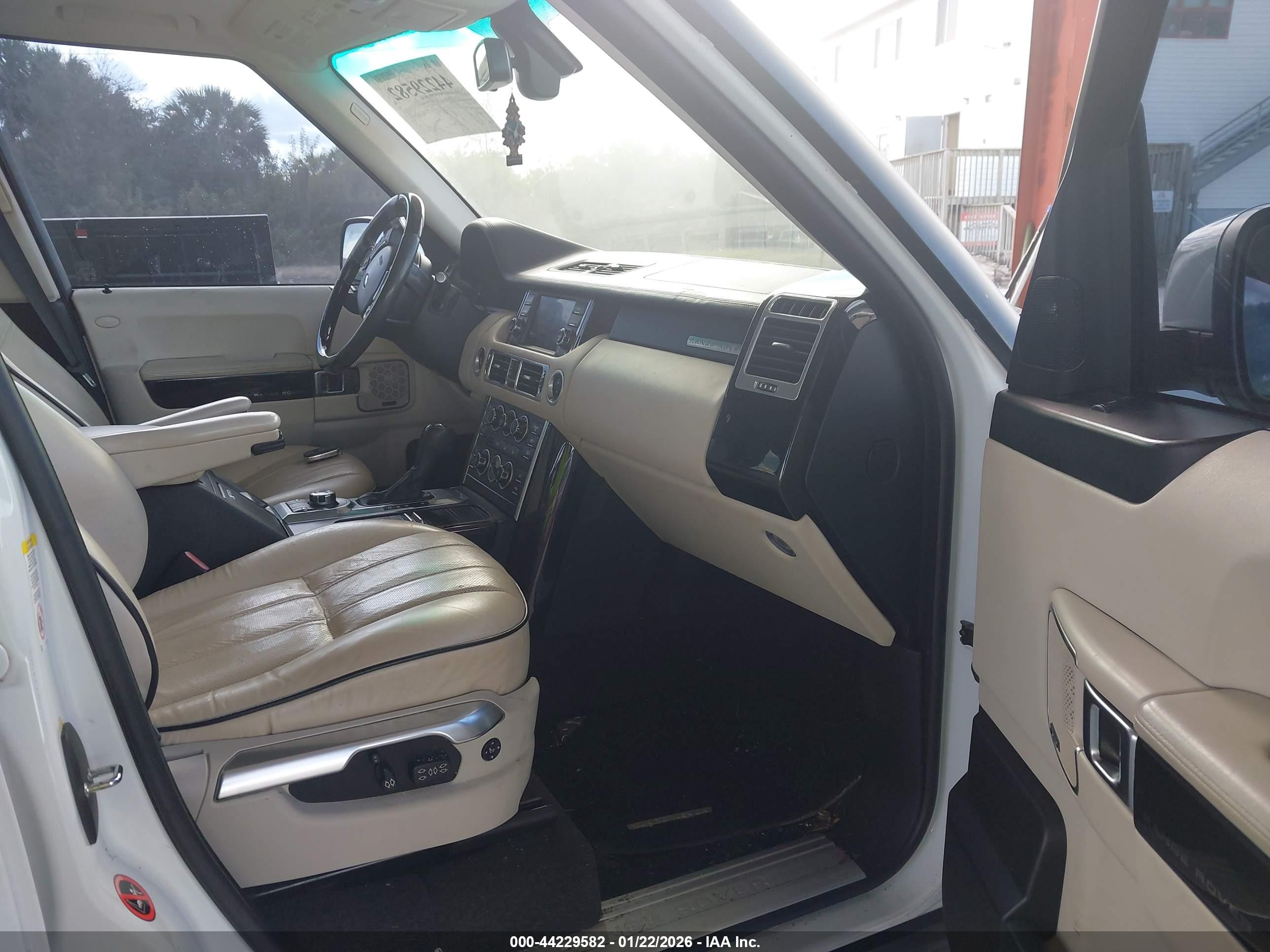 LAND ROVER image 5