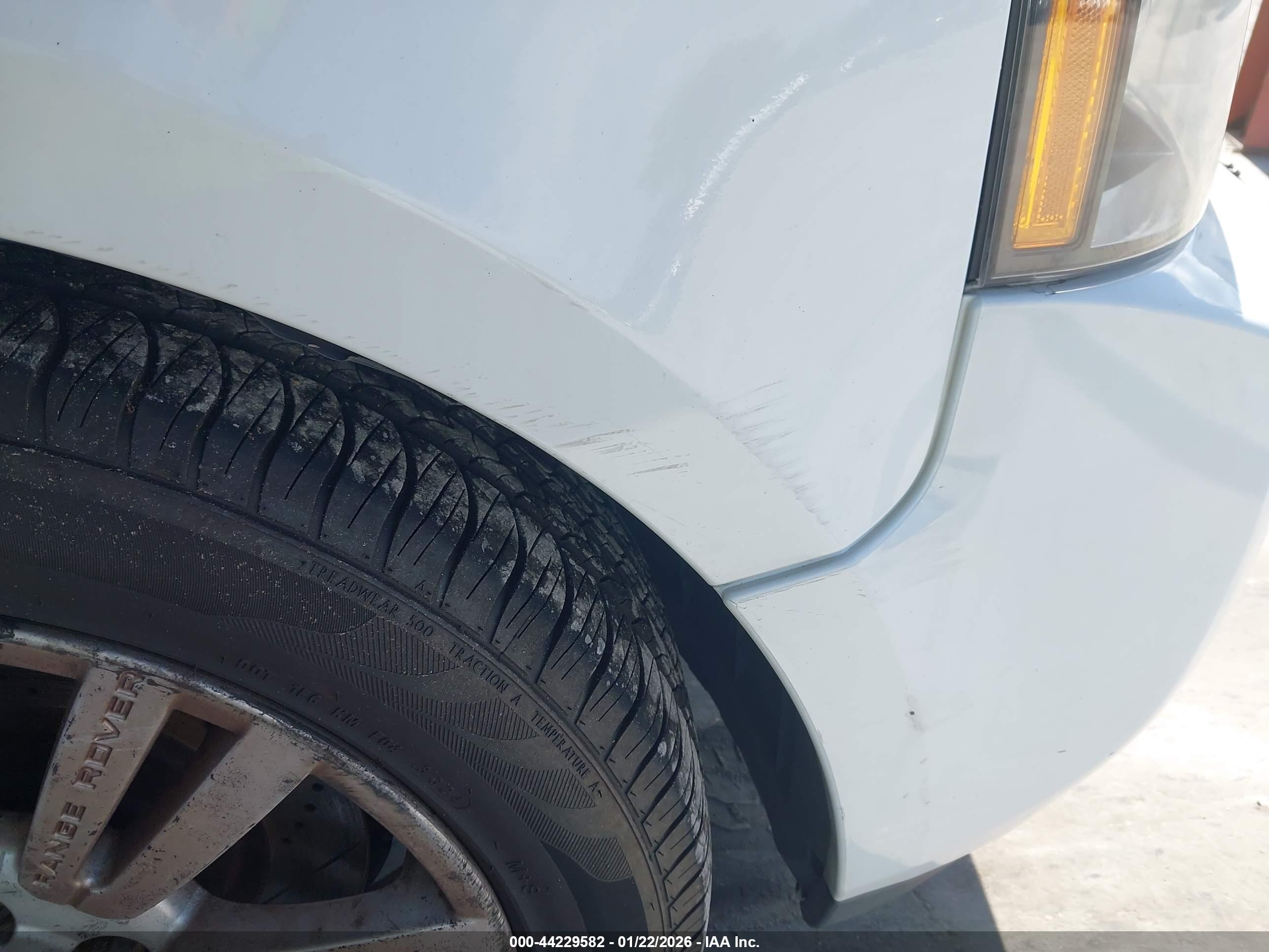 LAND ROVER image 6