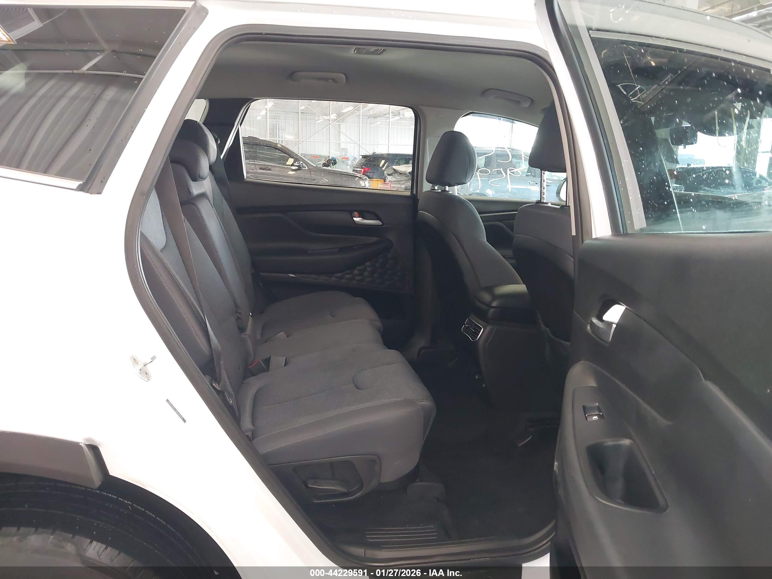 HYUNDAI SANTA image 8