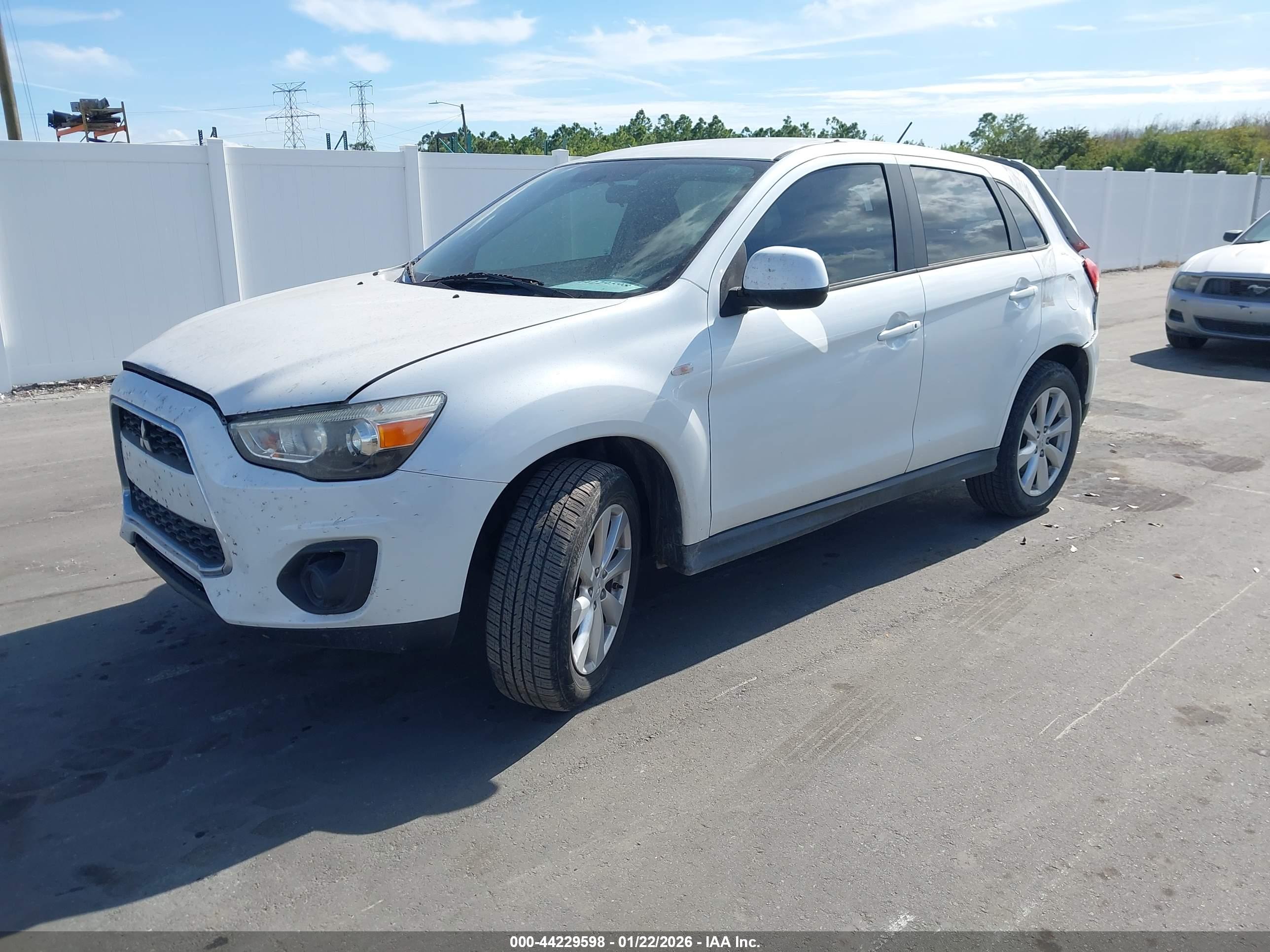 MITSUBISHI OUTLANDER image 2