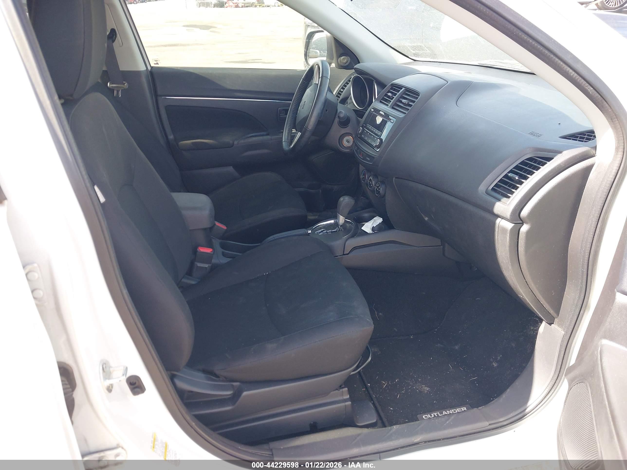 MITSUBISHI OUTLANDER image 5
