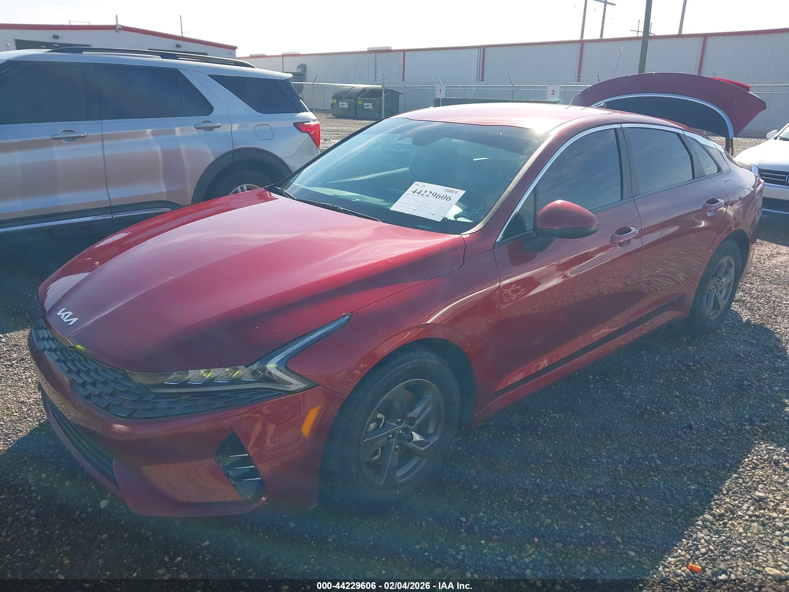 KIA K5 image 2