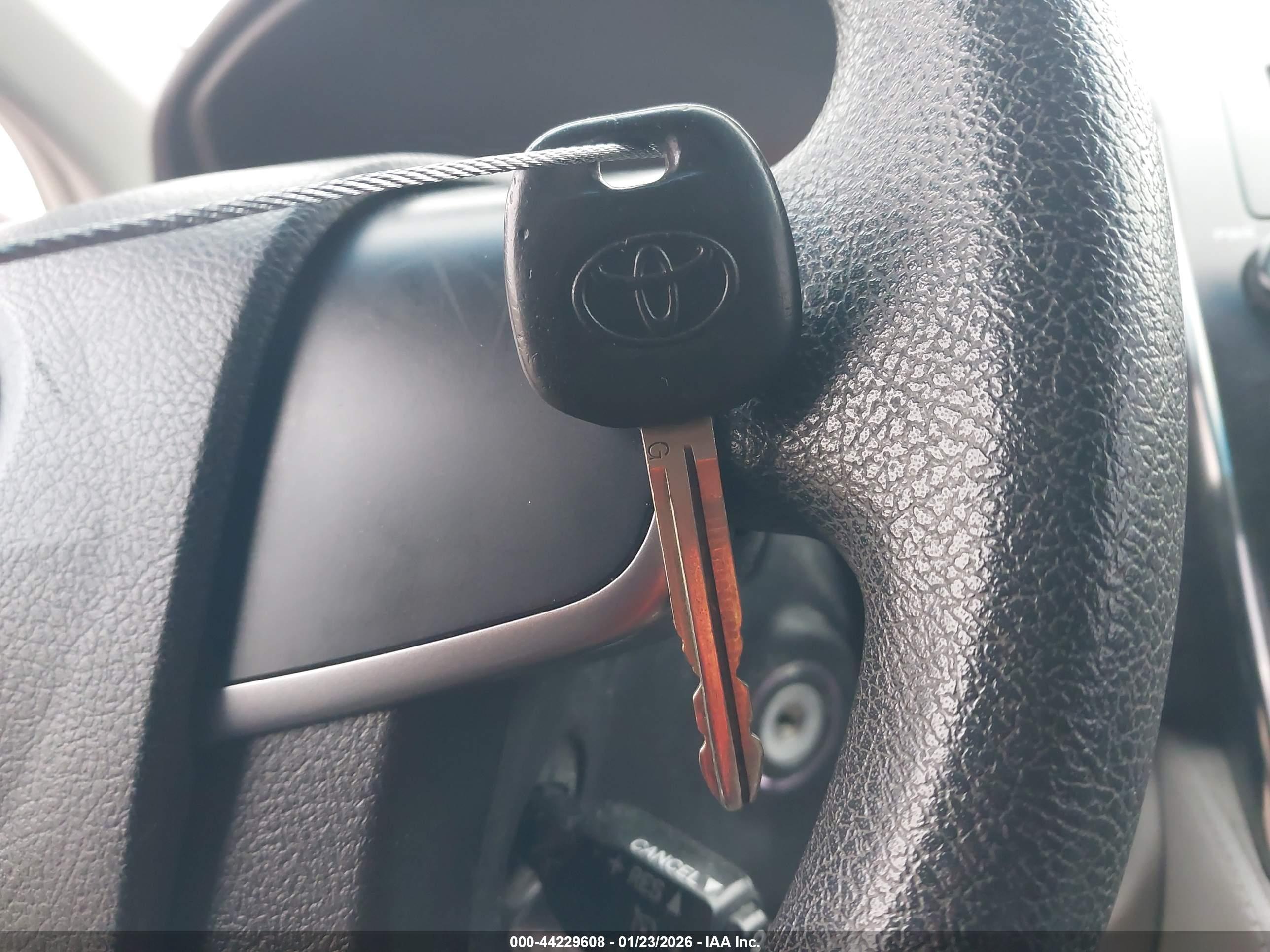 TOYOTA CAMRY image 11