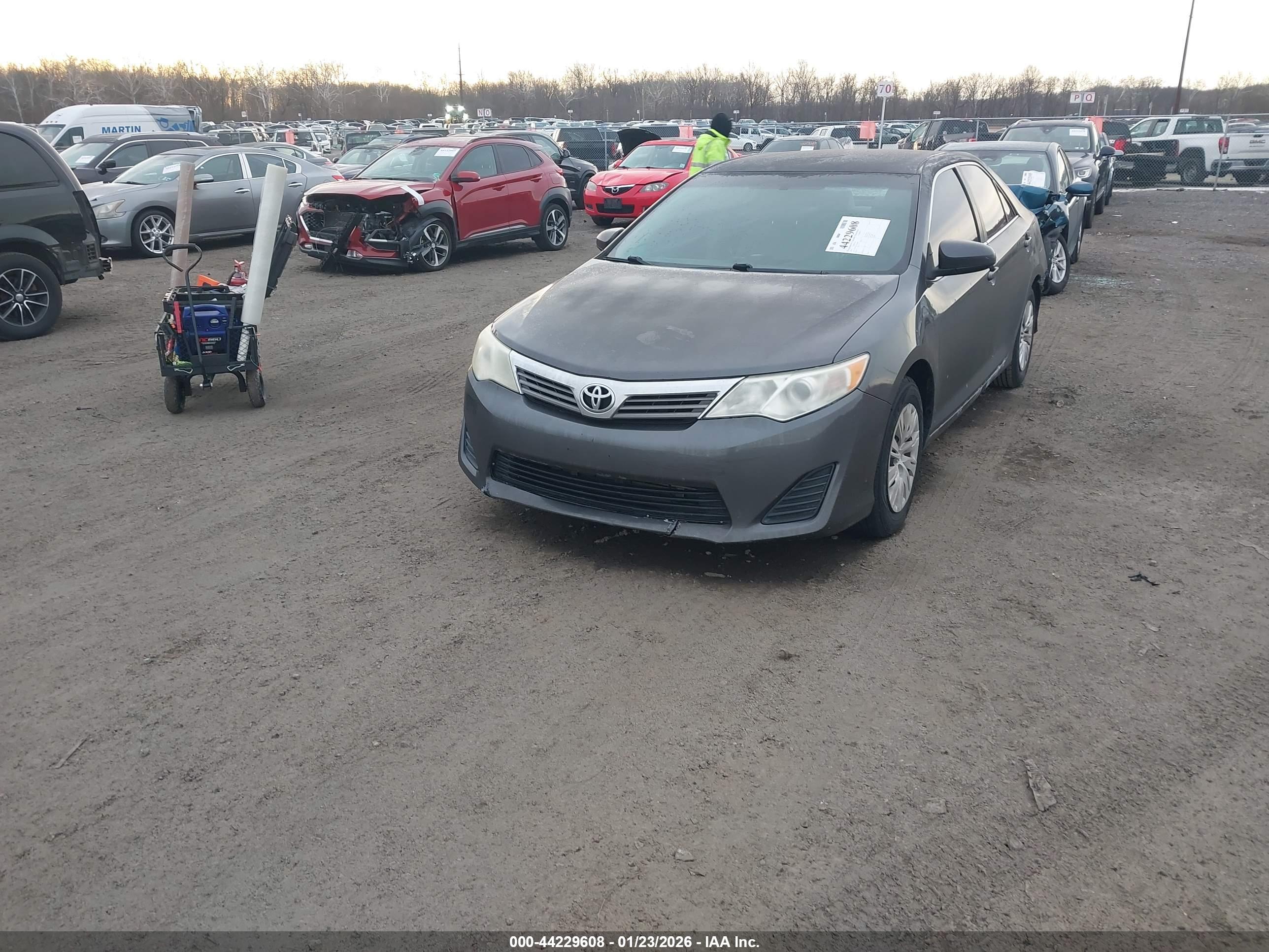TOYOTA CAMRY image 2