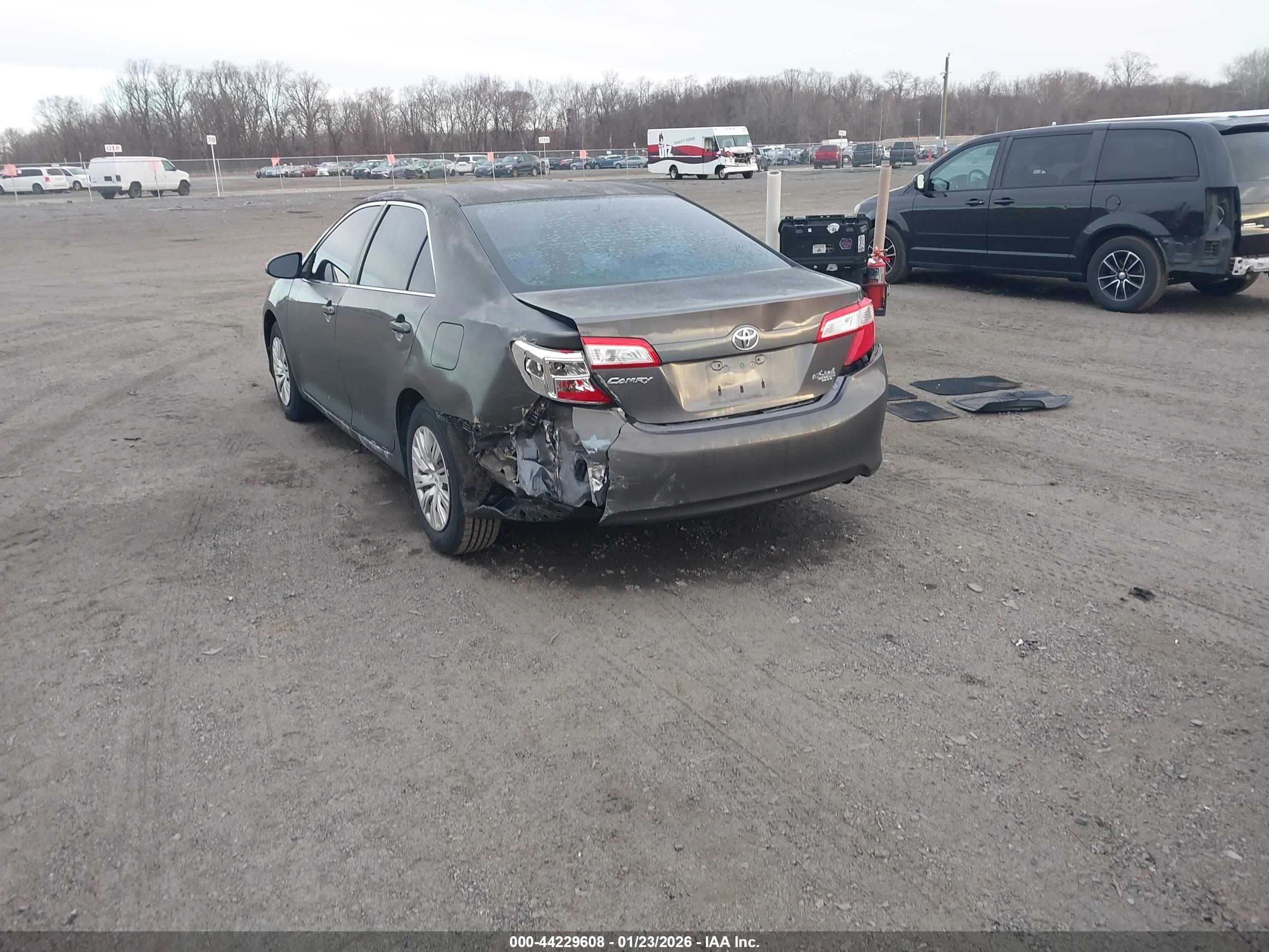 TOYOTA CAMRY image 3