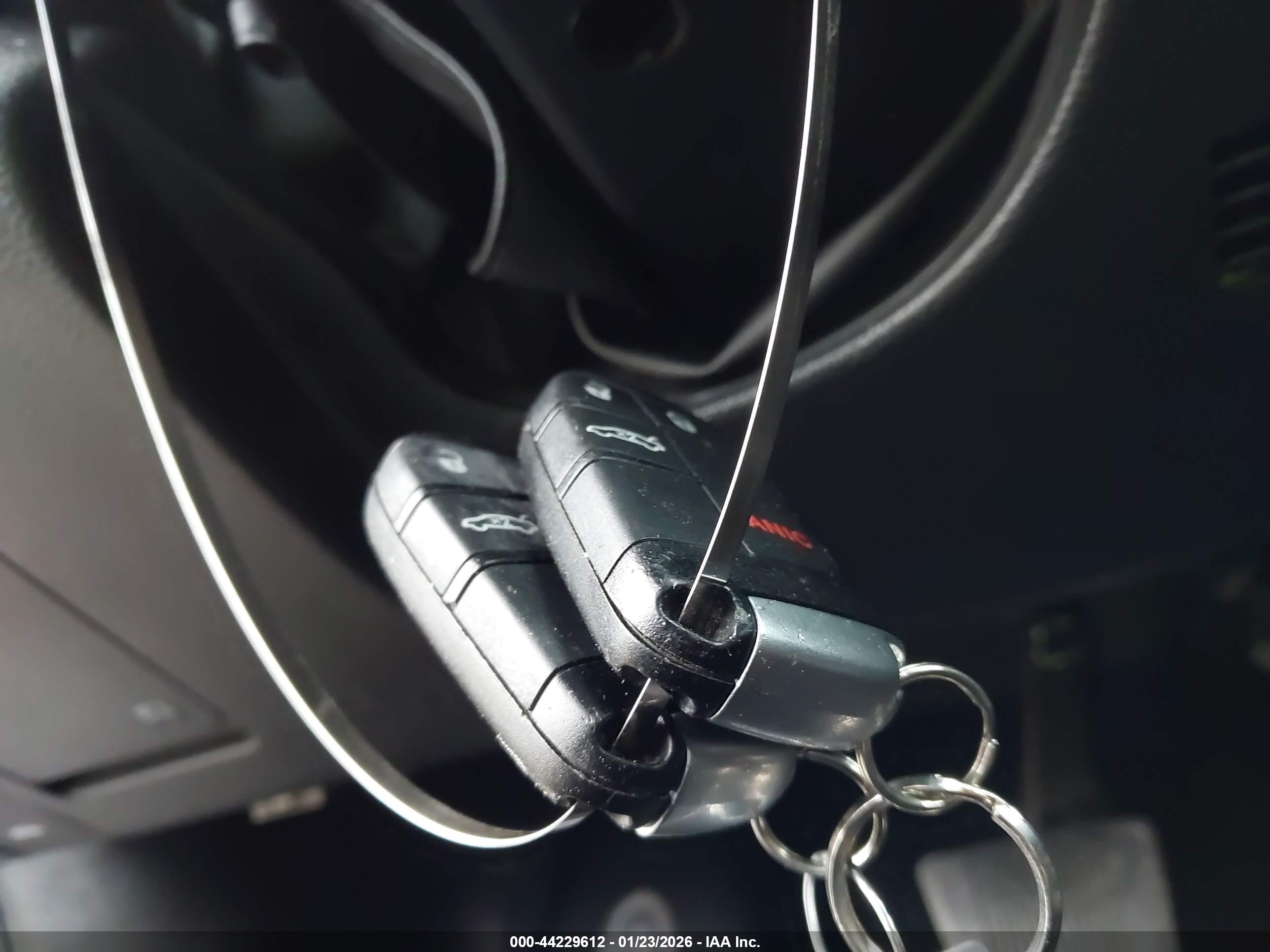 CHRYSLER 200 image 11