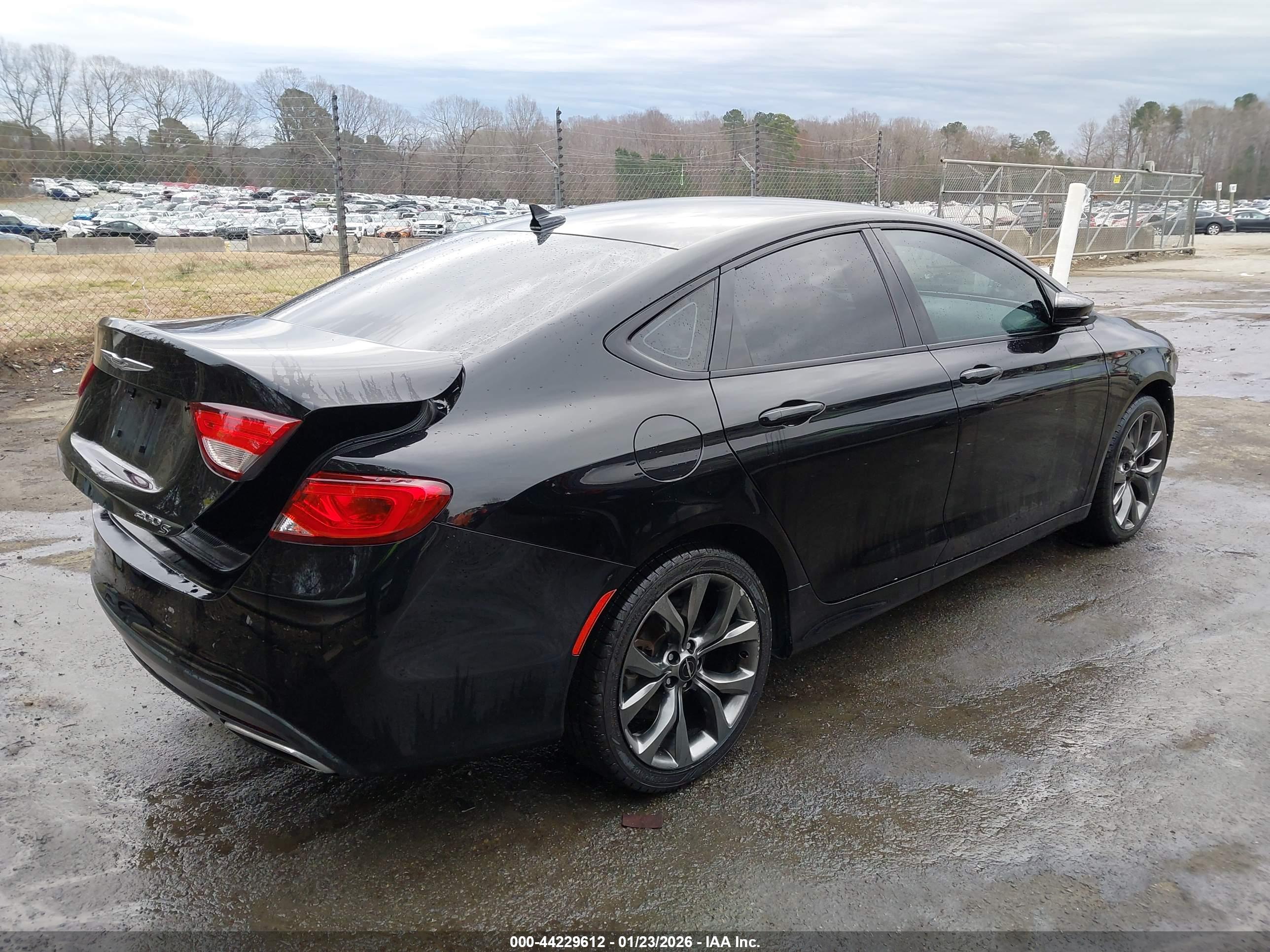 CHRYSLER 200 image 4