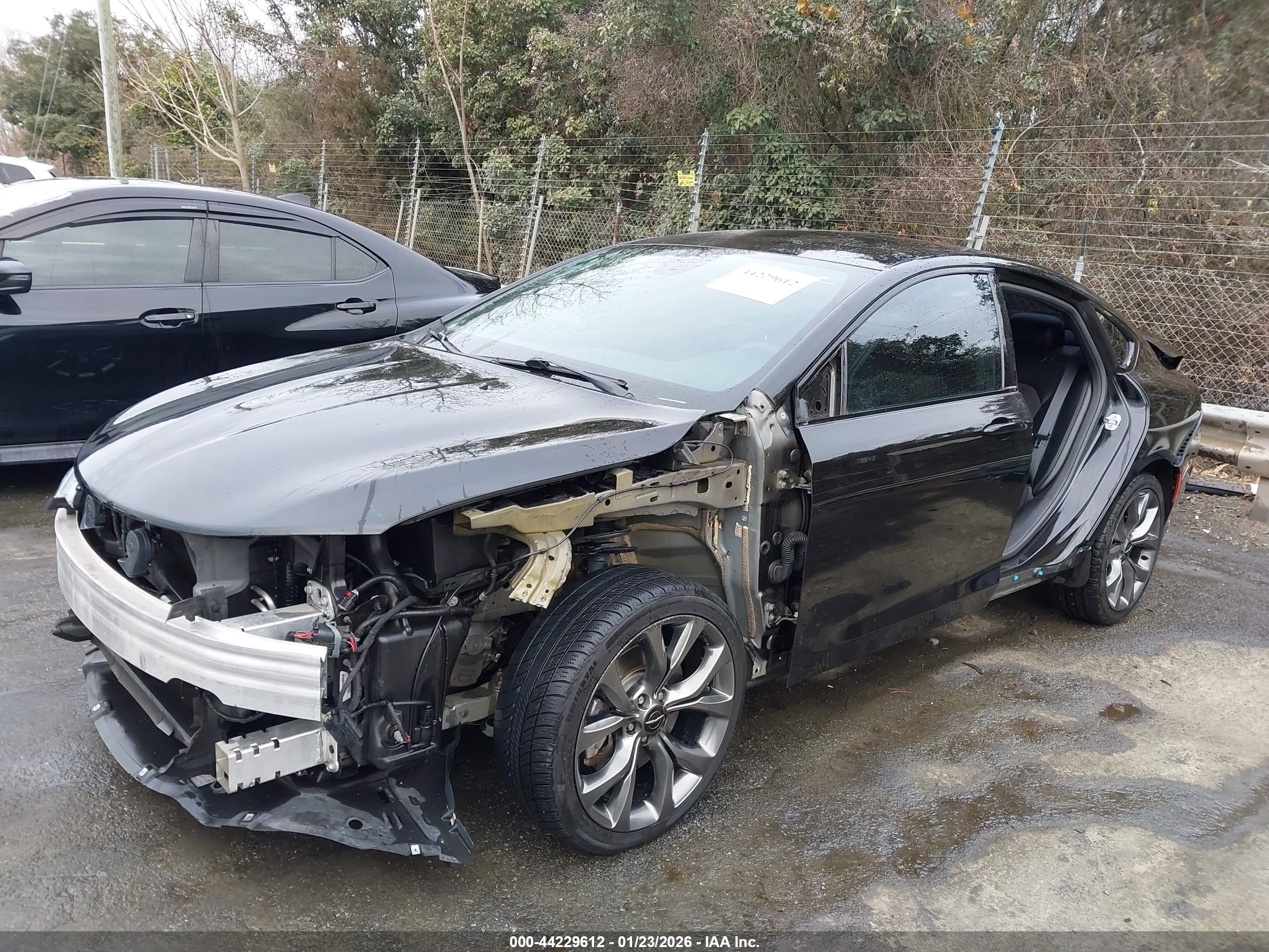 CHRYSLER 200 image 6