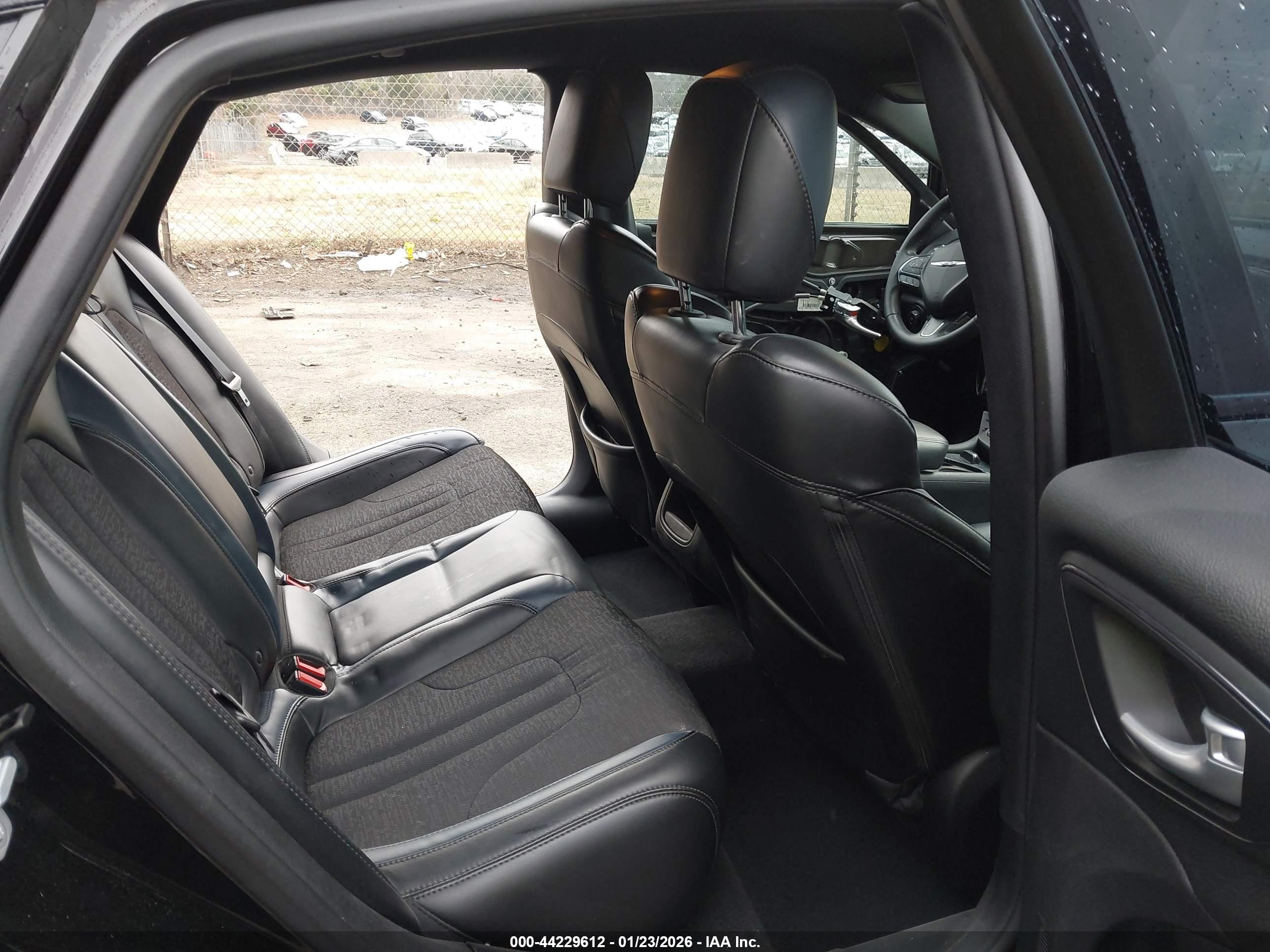 CHRYSLER 200 image 8