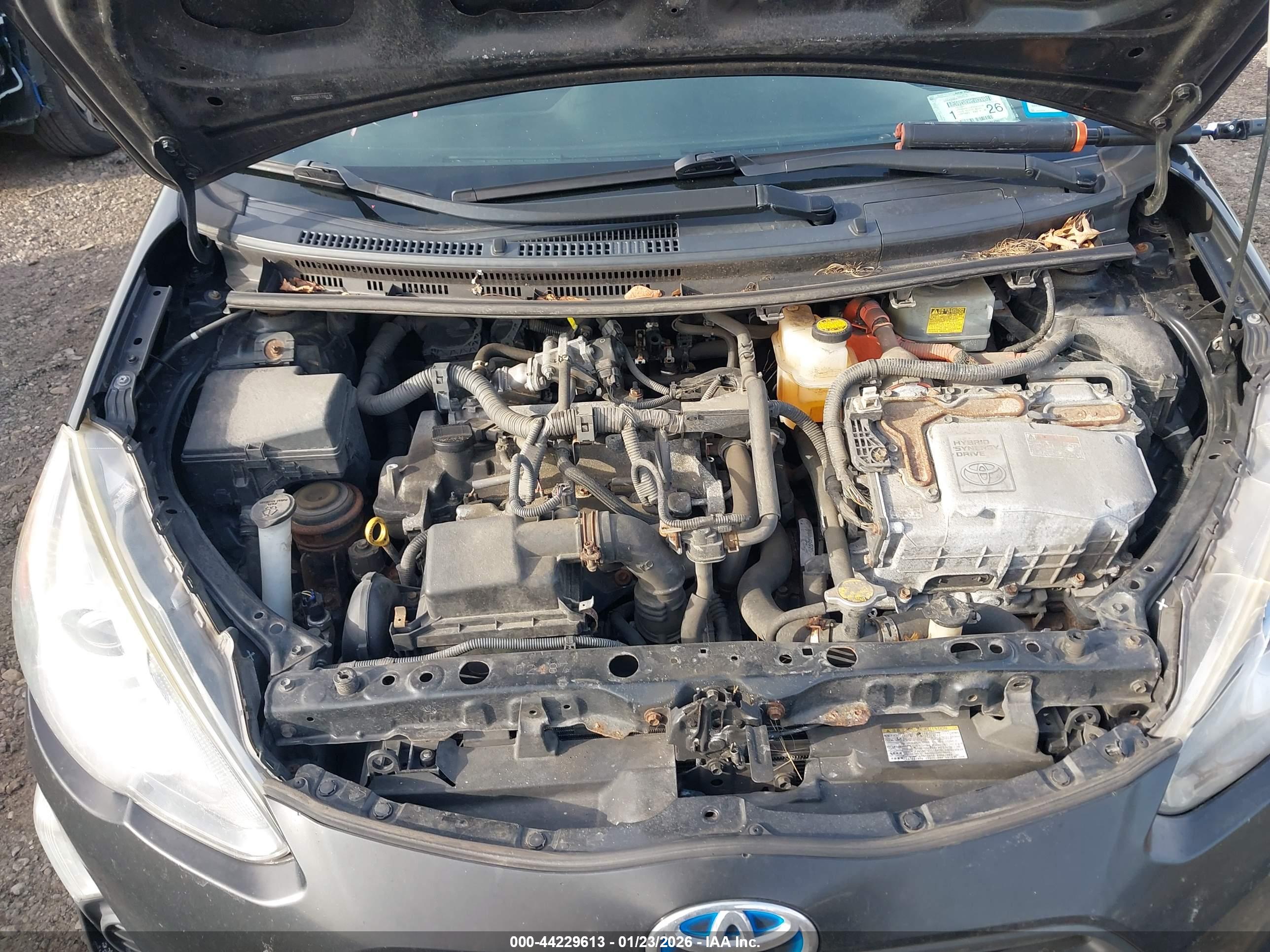 TOYOTA PRIUS image 10