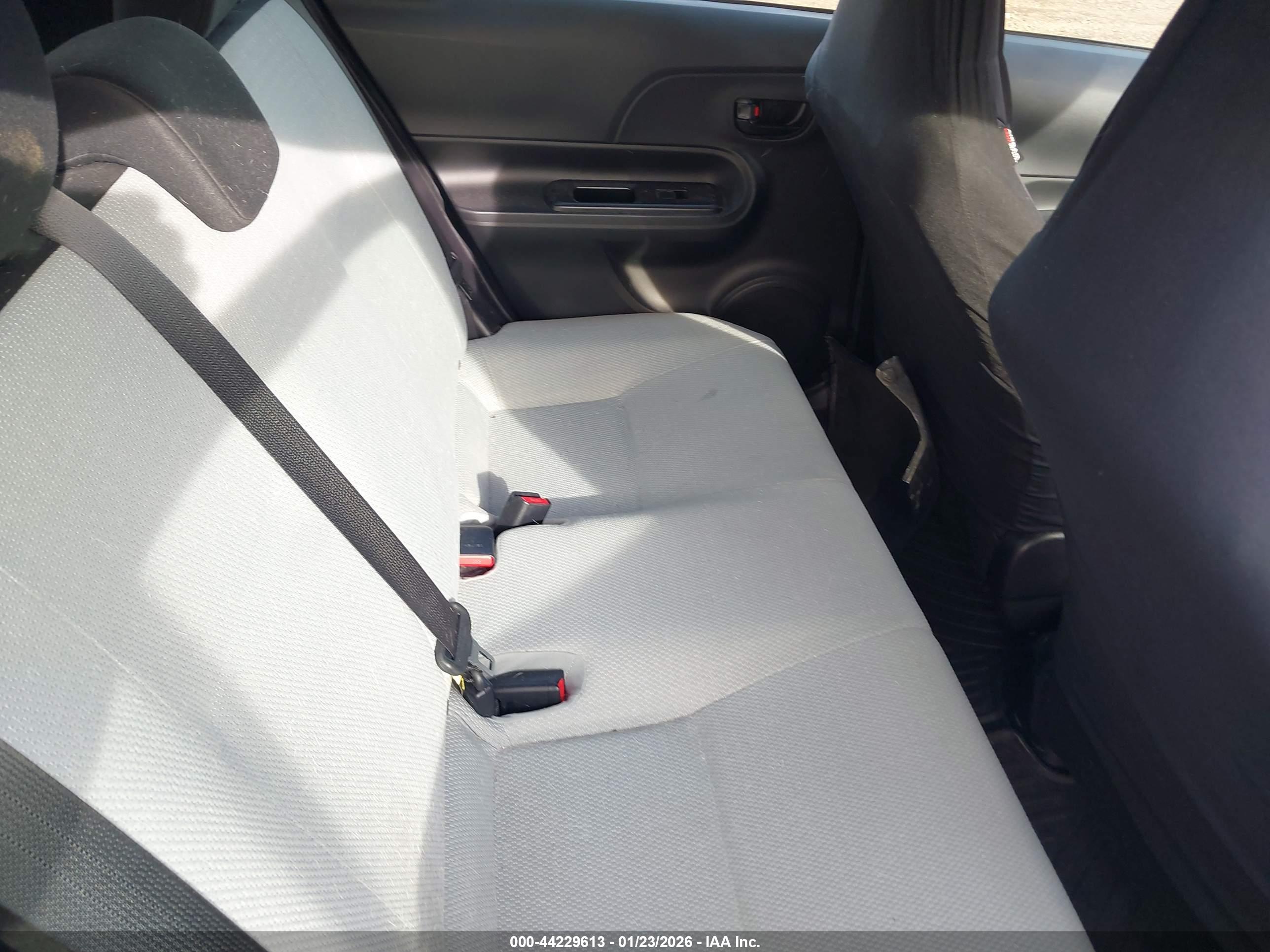 TOYOTA PRIUS image 8