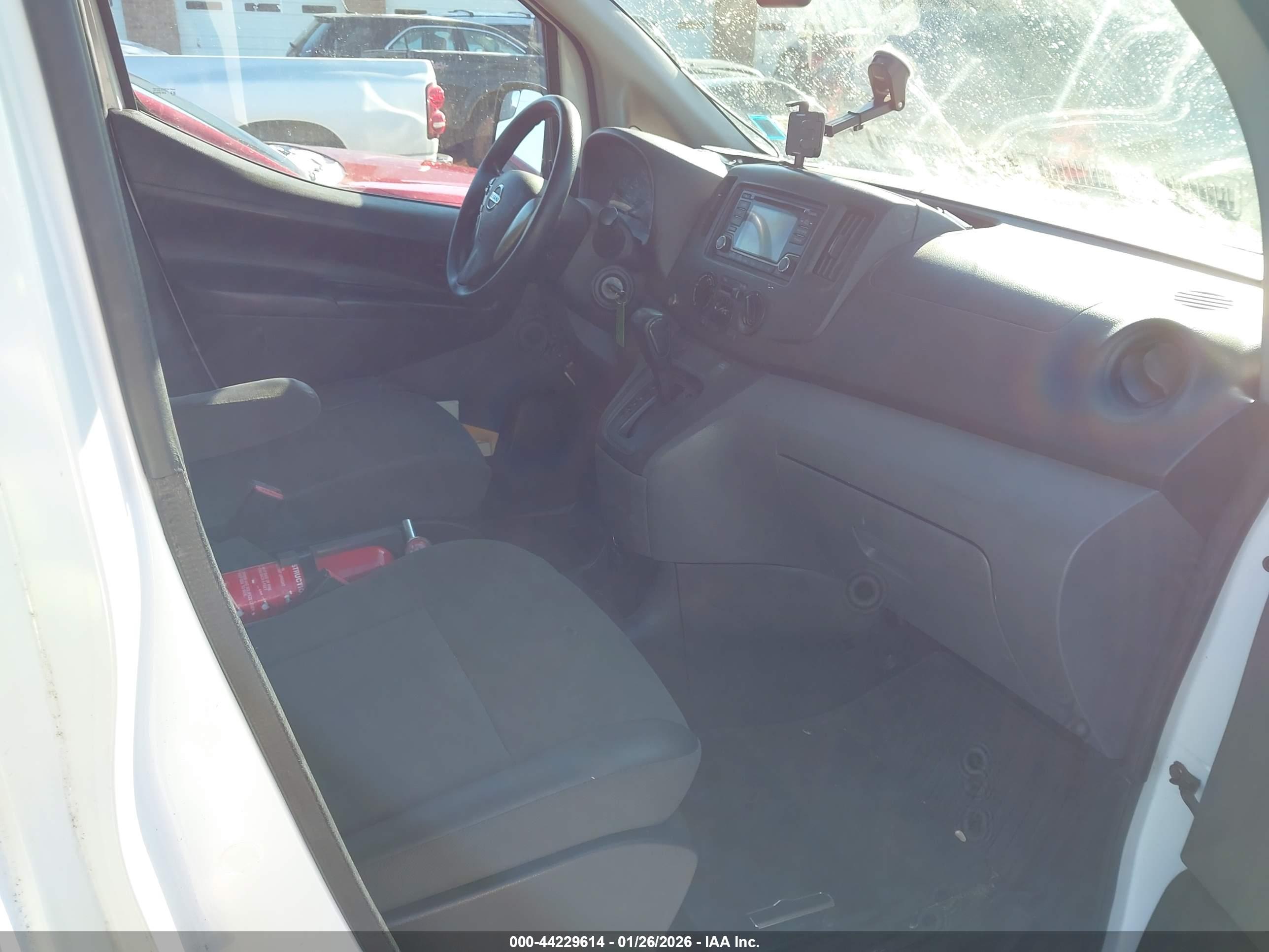 NISSAN NV200 image 5
