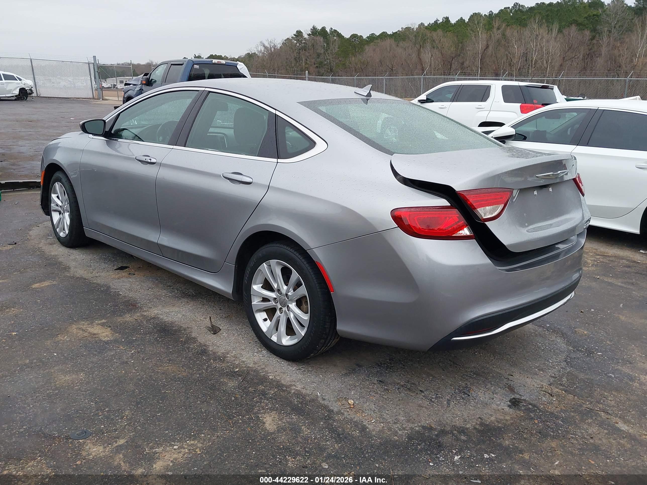 CHRYSLER 200 image 3