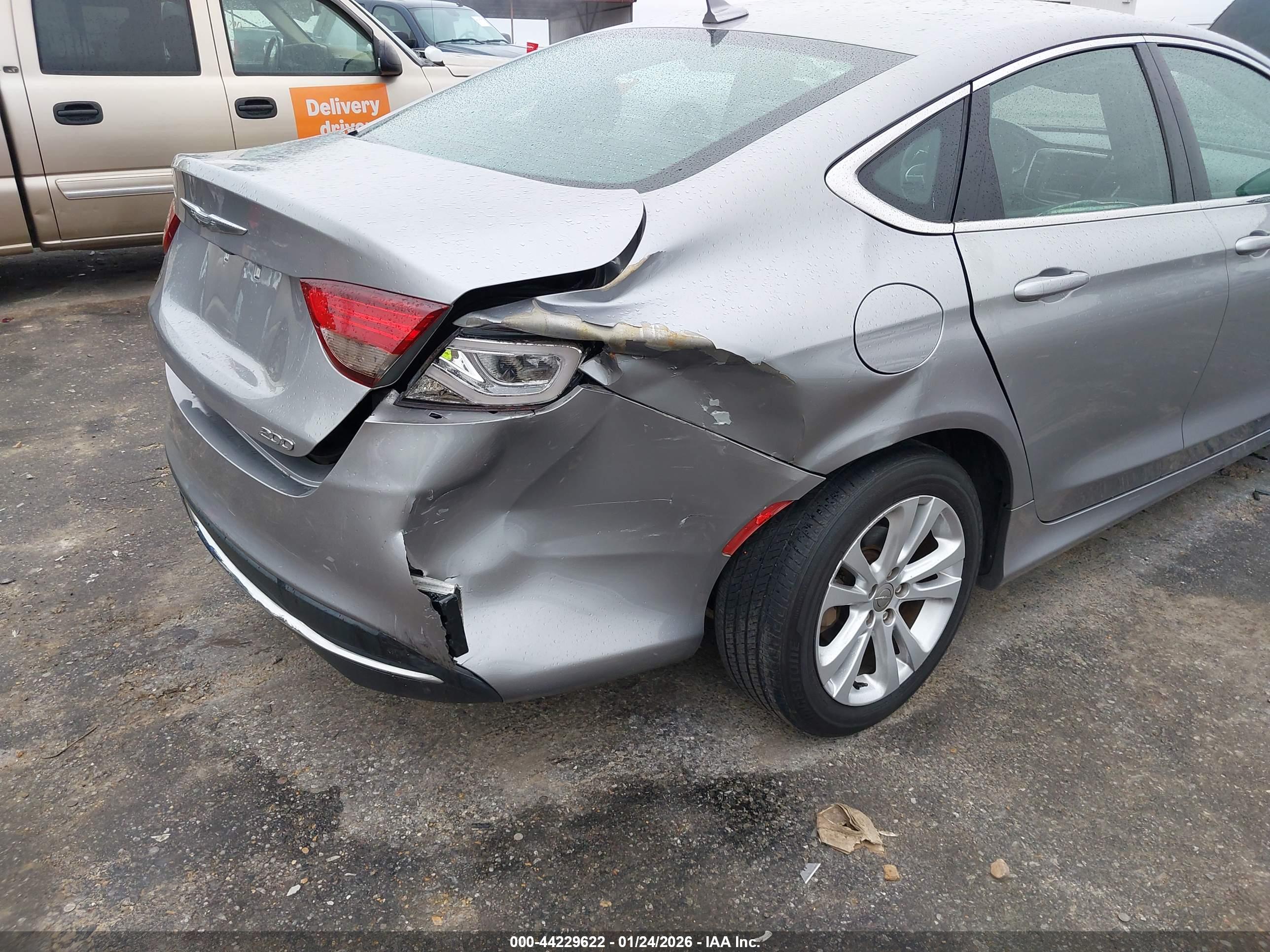 CHRYSLER 200 image 6