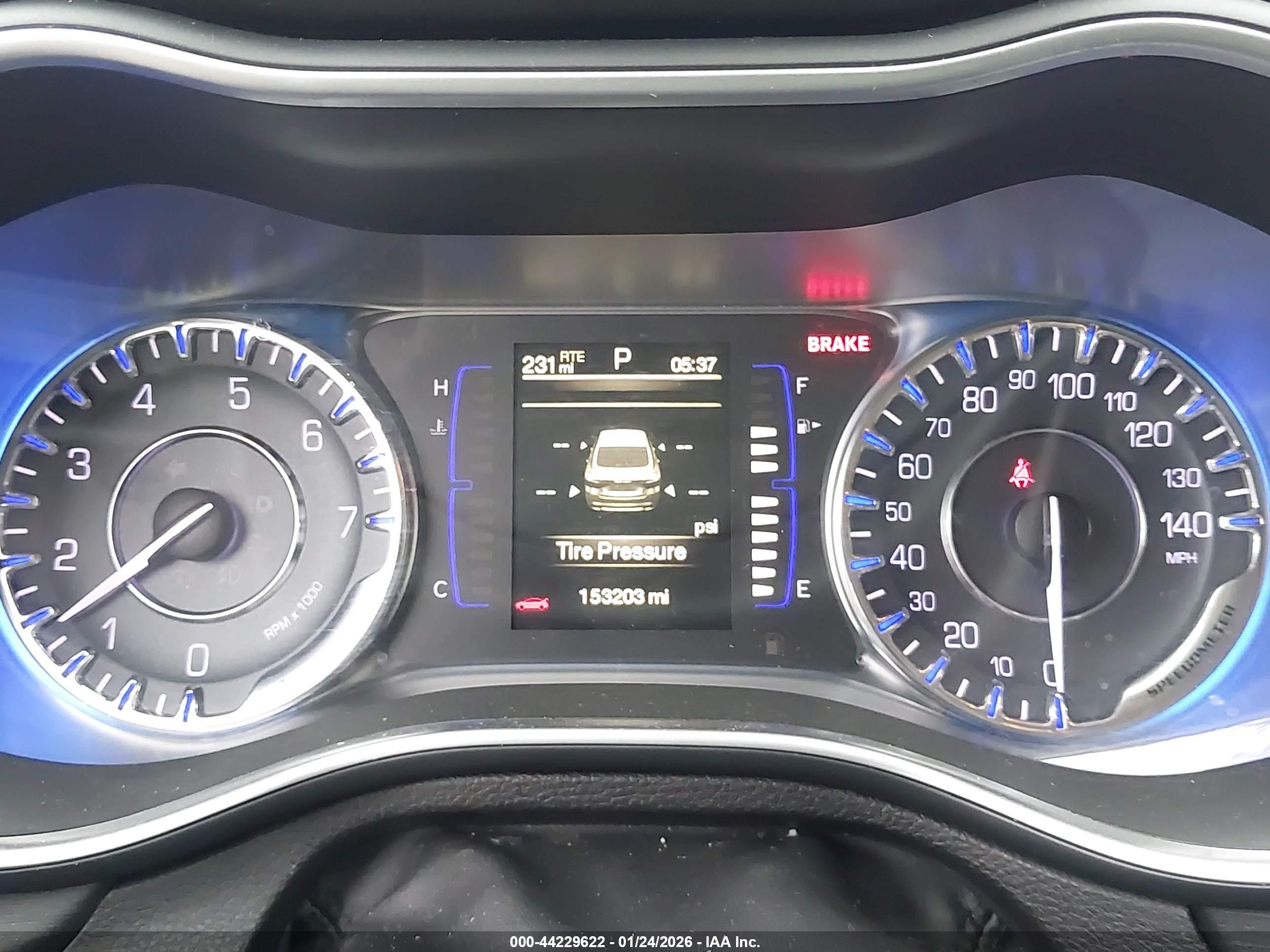 CHRYSLER 200 image 7