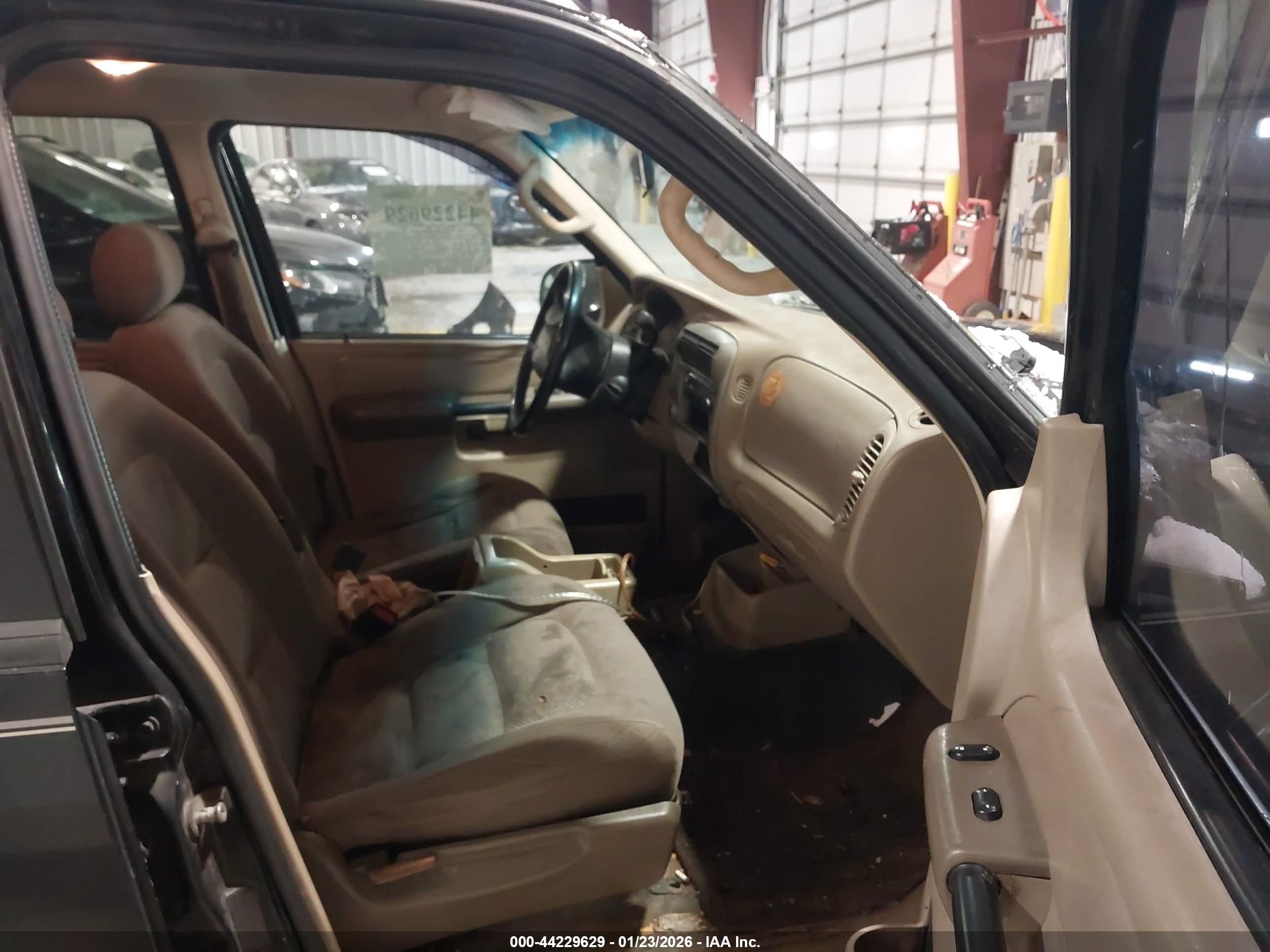 FORD EXPLORER image 5