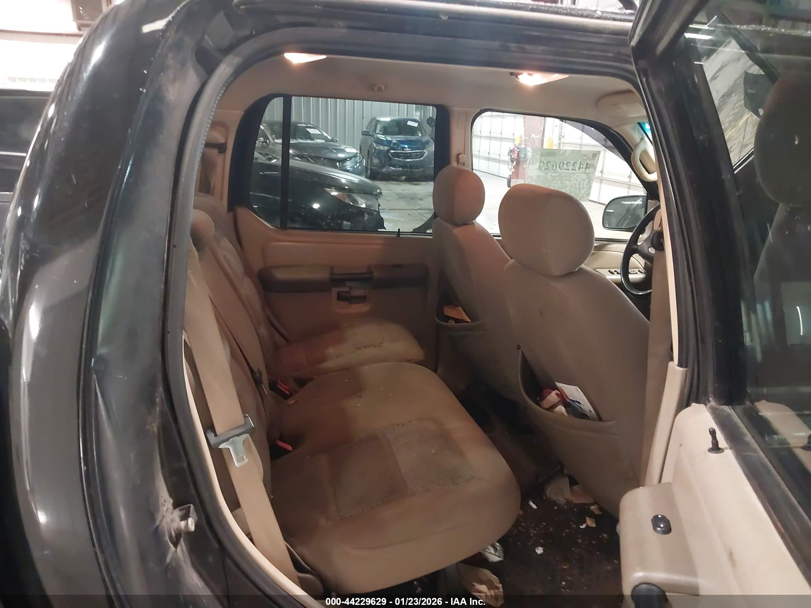 FORD EXPLORER image 8
