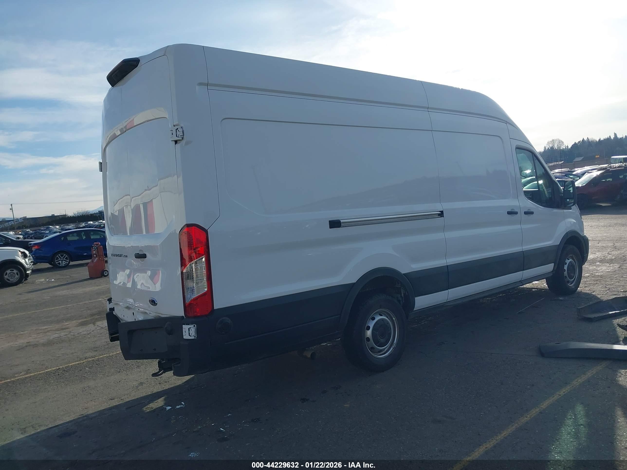 FORD TRANSIT-250 image 4