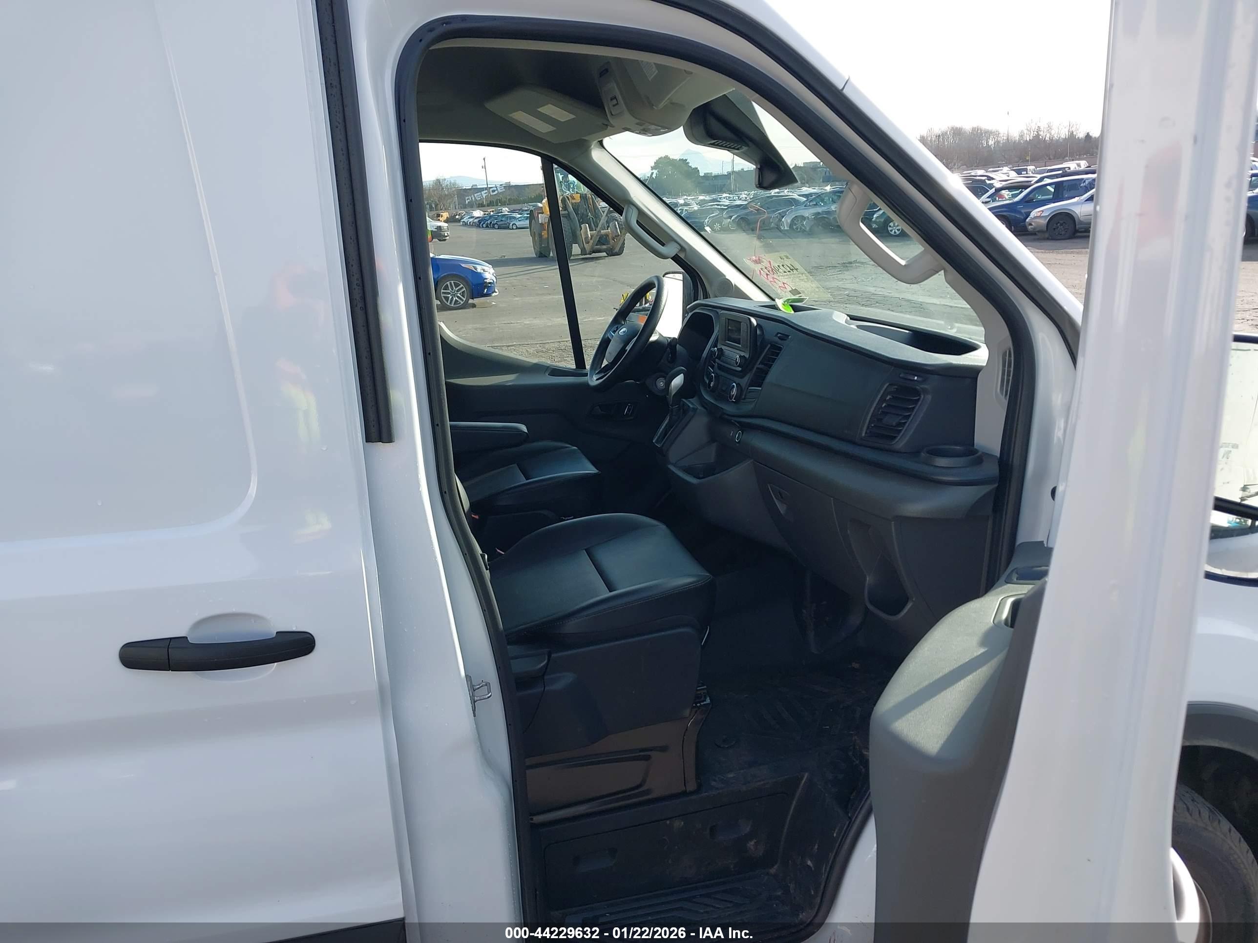 FORD TRANSIT-250 image 5