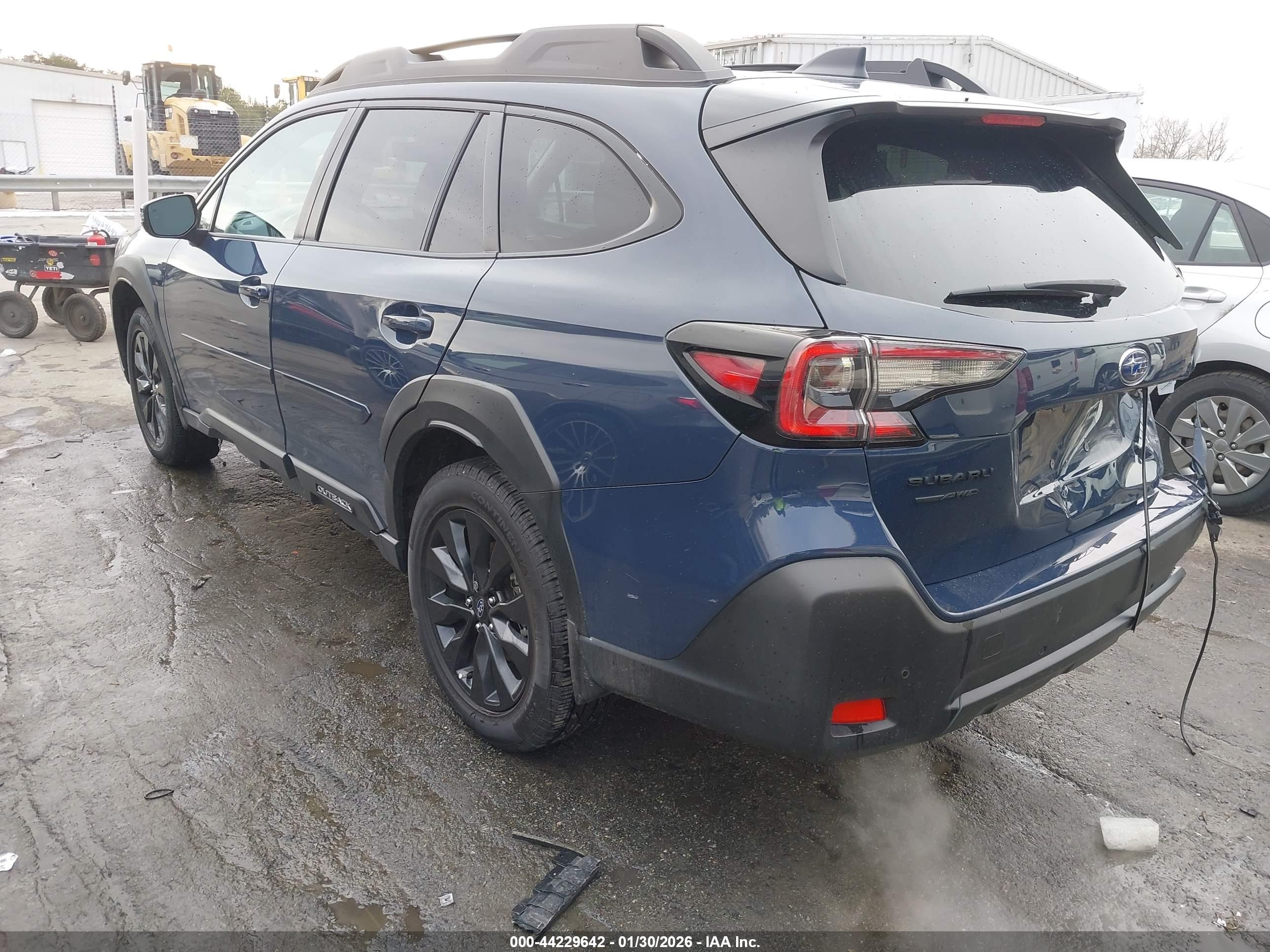SUBARU OUTBACK image 3