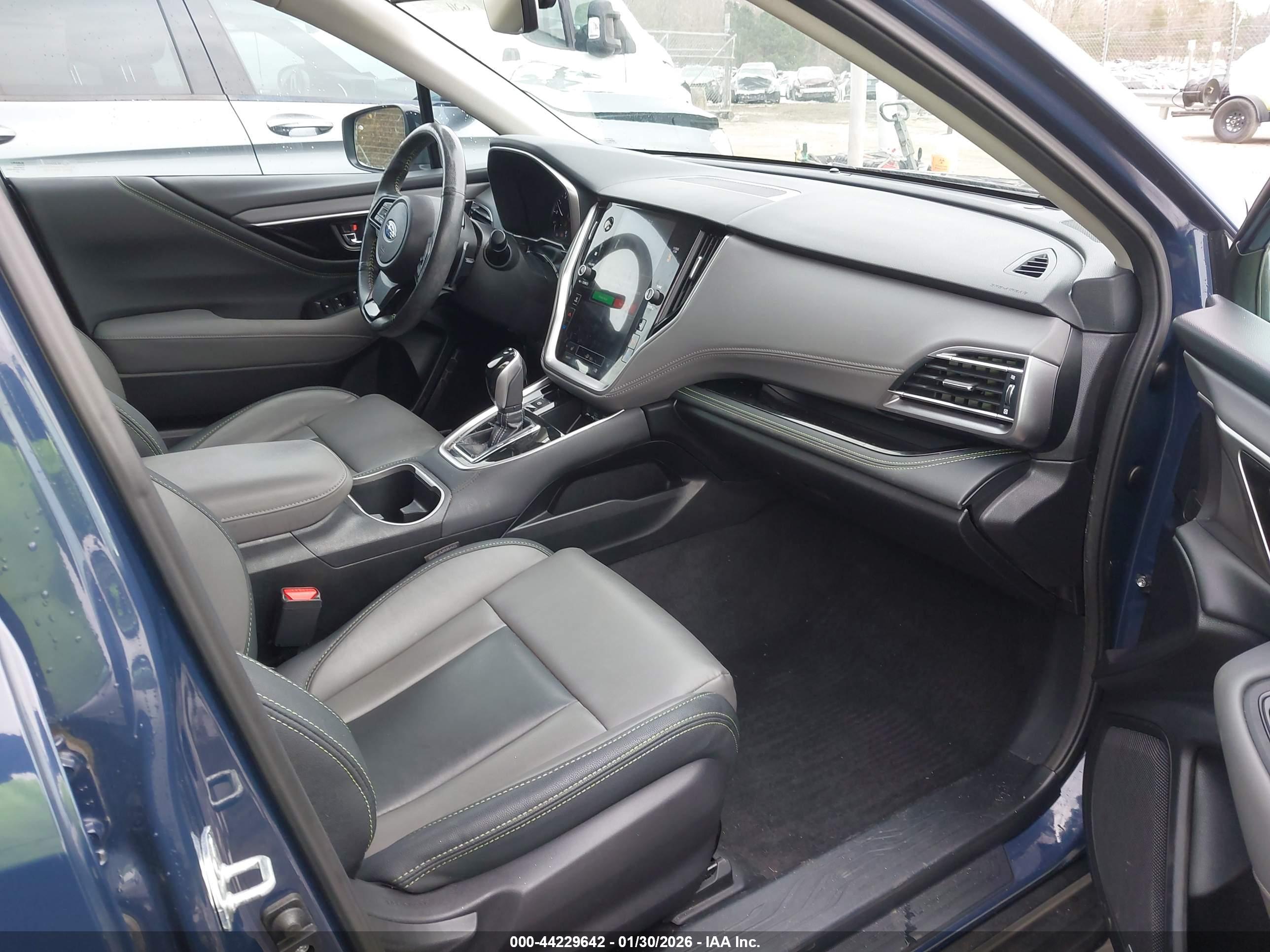 SUBARU OUTBACK image 5