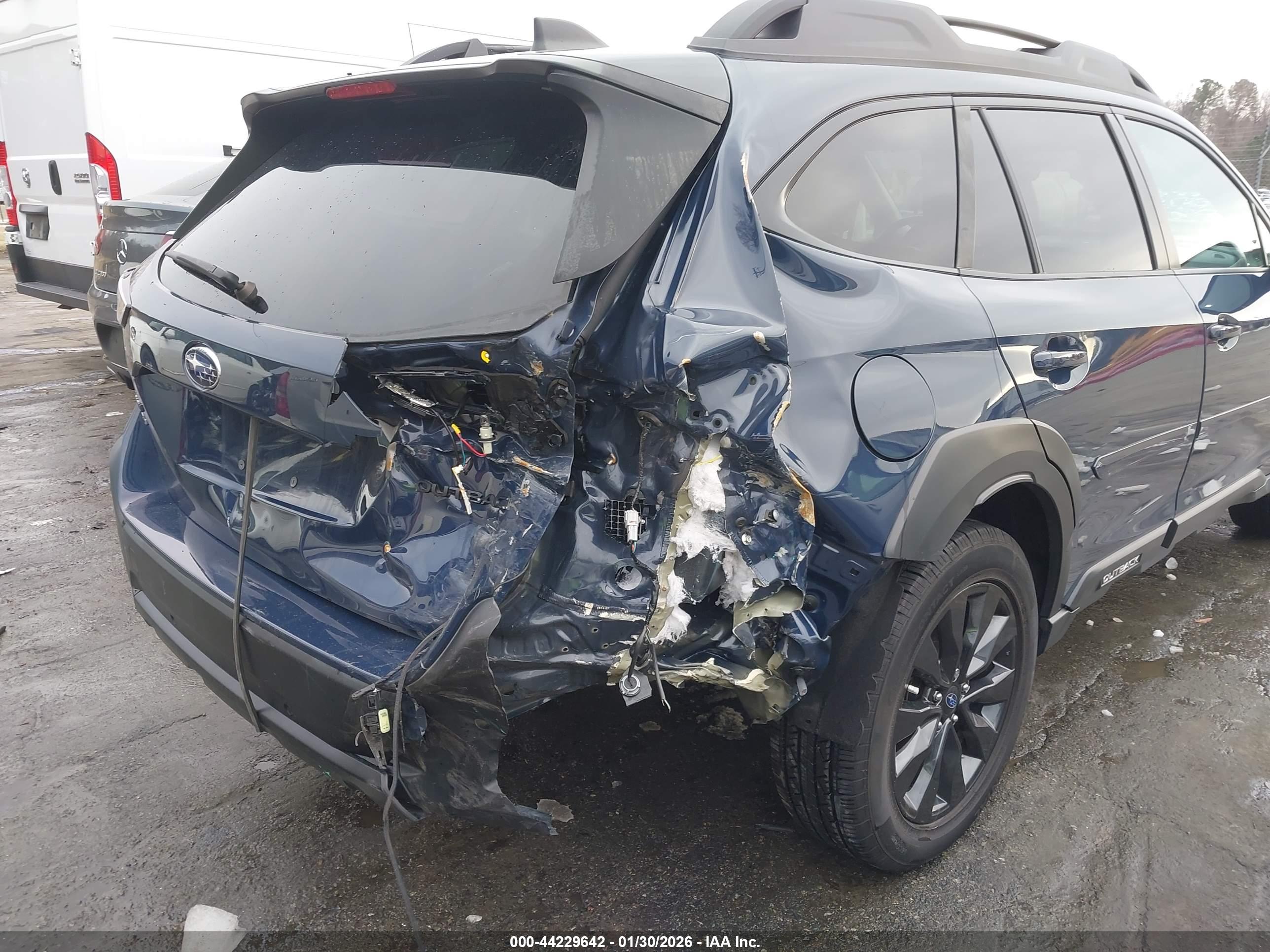SUBARU OUTBACK image 6