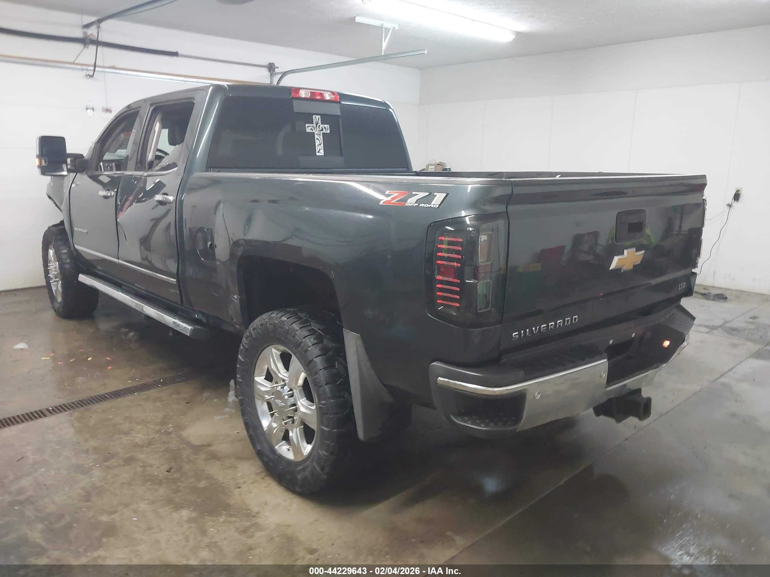 CHEVROLET SILVERADO image 3