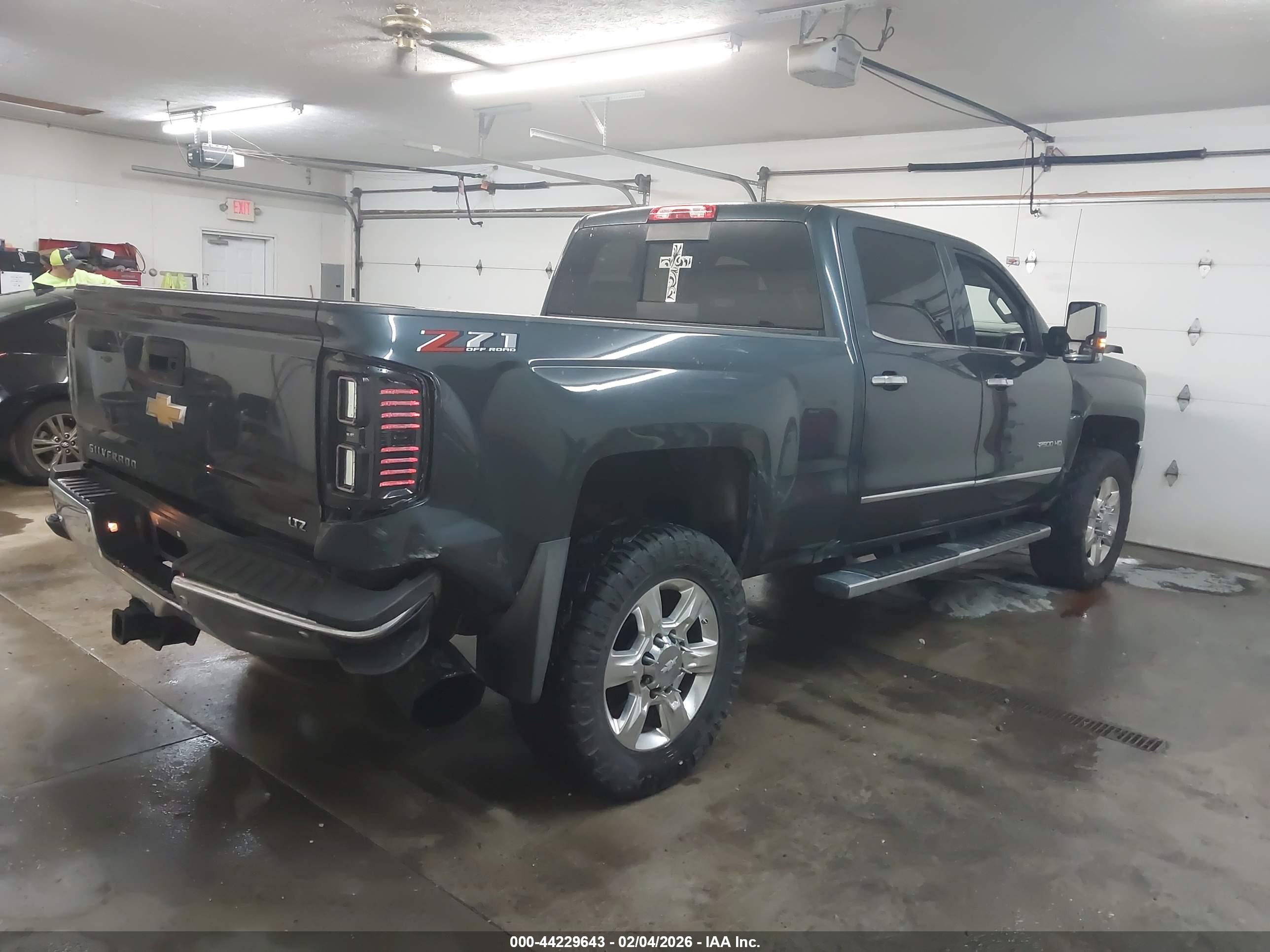 CHEVROLET SILVERADO image 4